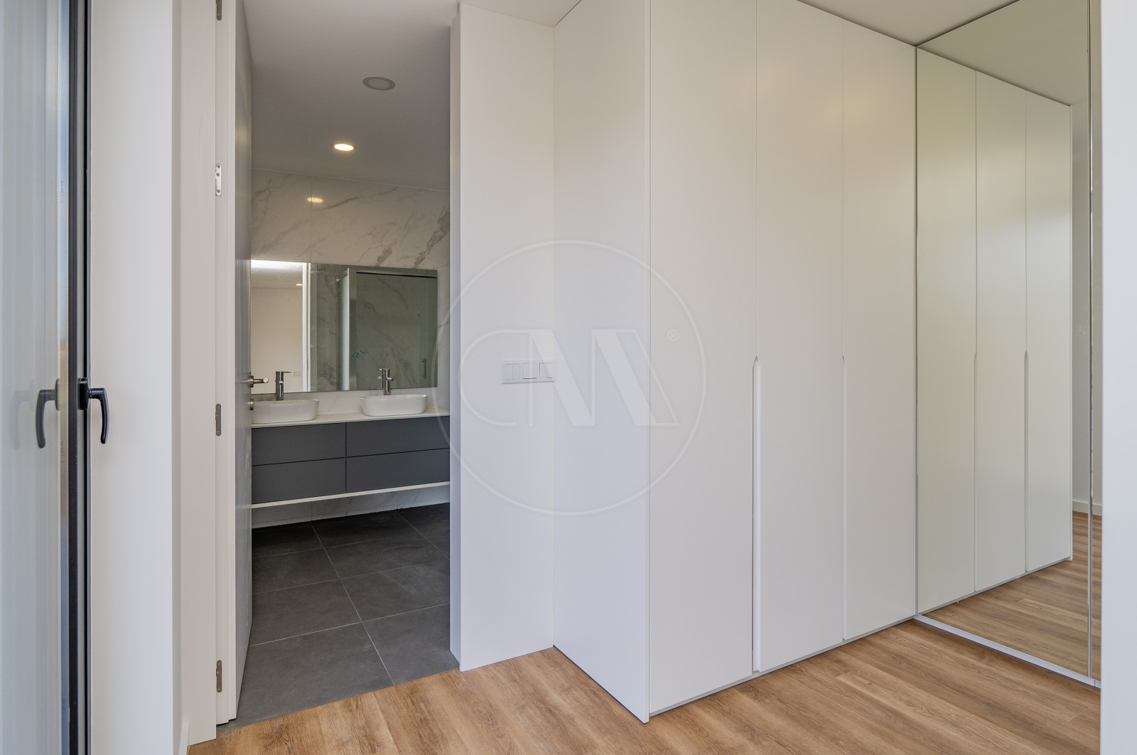 House T3 for For sale in Escudeiros e Penso (Santo Estêvão e São Vicente), Braga, Braga - Suite (Imagem 4)