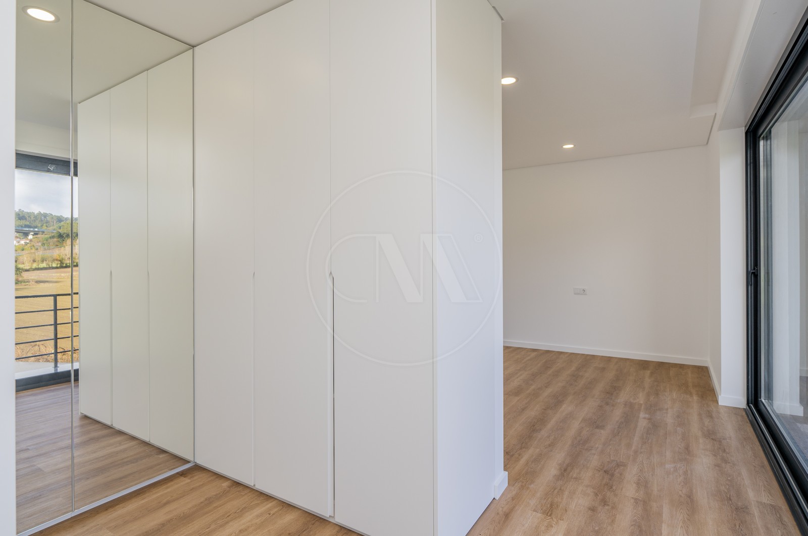 House T3 for For sale in Escudeiros e Penso (Santo Estêvão e São Vicente), Braga, Braga - Suite (Imagem 5)