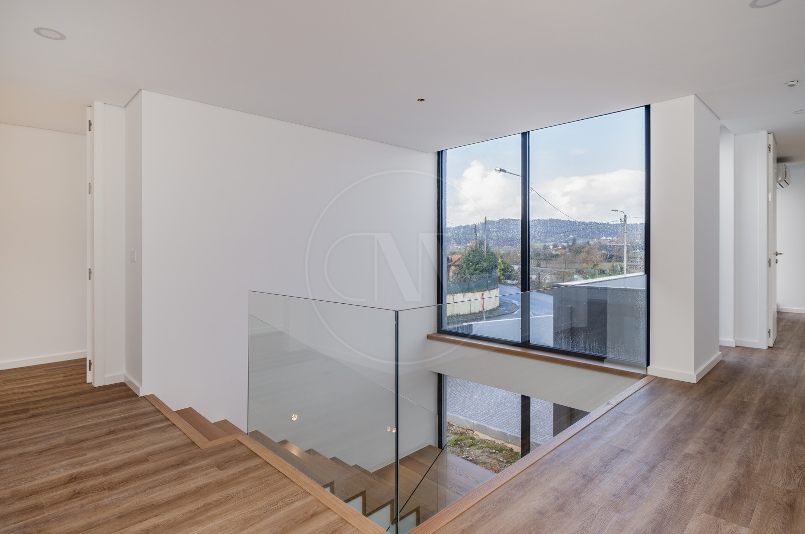 House T3 for For sale in Escudeiros e Penso (Santo Estêvão e São Vicente), Braga, Braga - Corredor (Imagem 5)