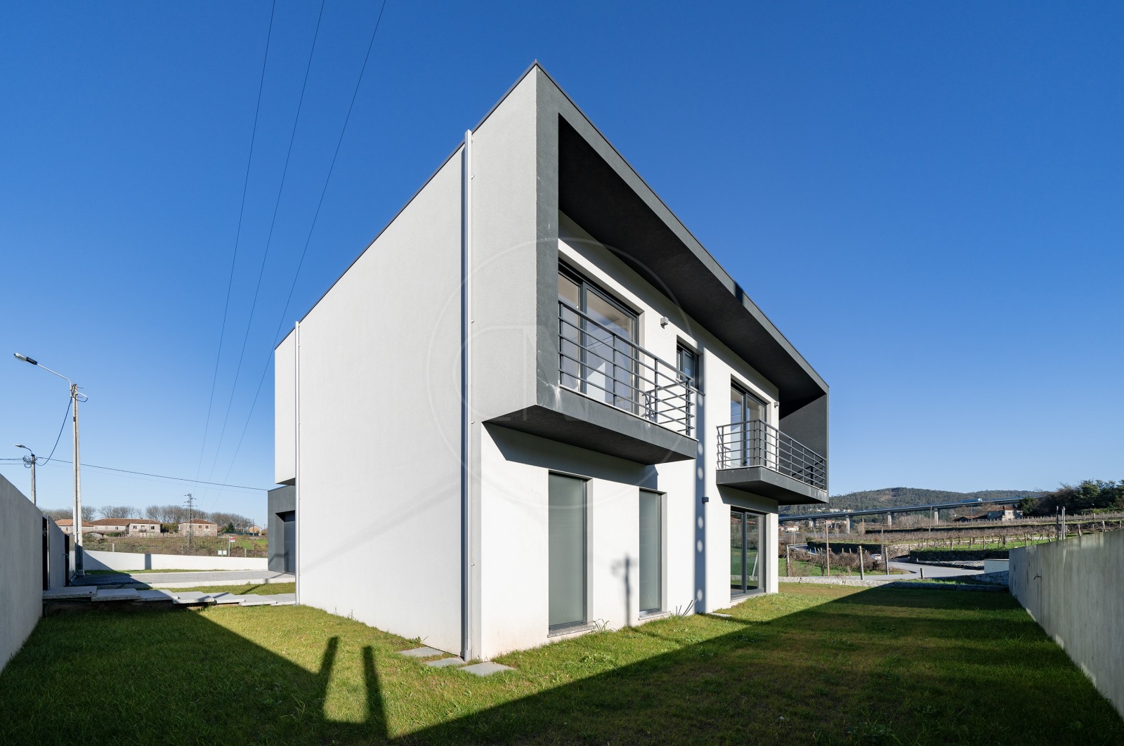 House T3 for For sale in Escudeiros e Penso (Santo Estêvão e São Vicente), Braga, Braga - Fachada (Imagem 7)