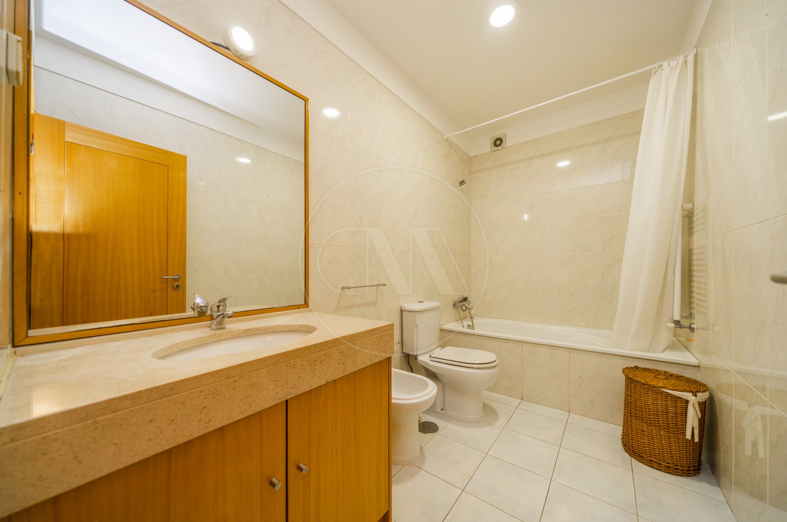 Apartamento T3 para Venda em Braga (Maximinos, Sé e Cividade), Braga, Braga - Casa de banho (Imagem 1)