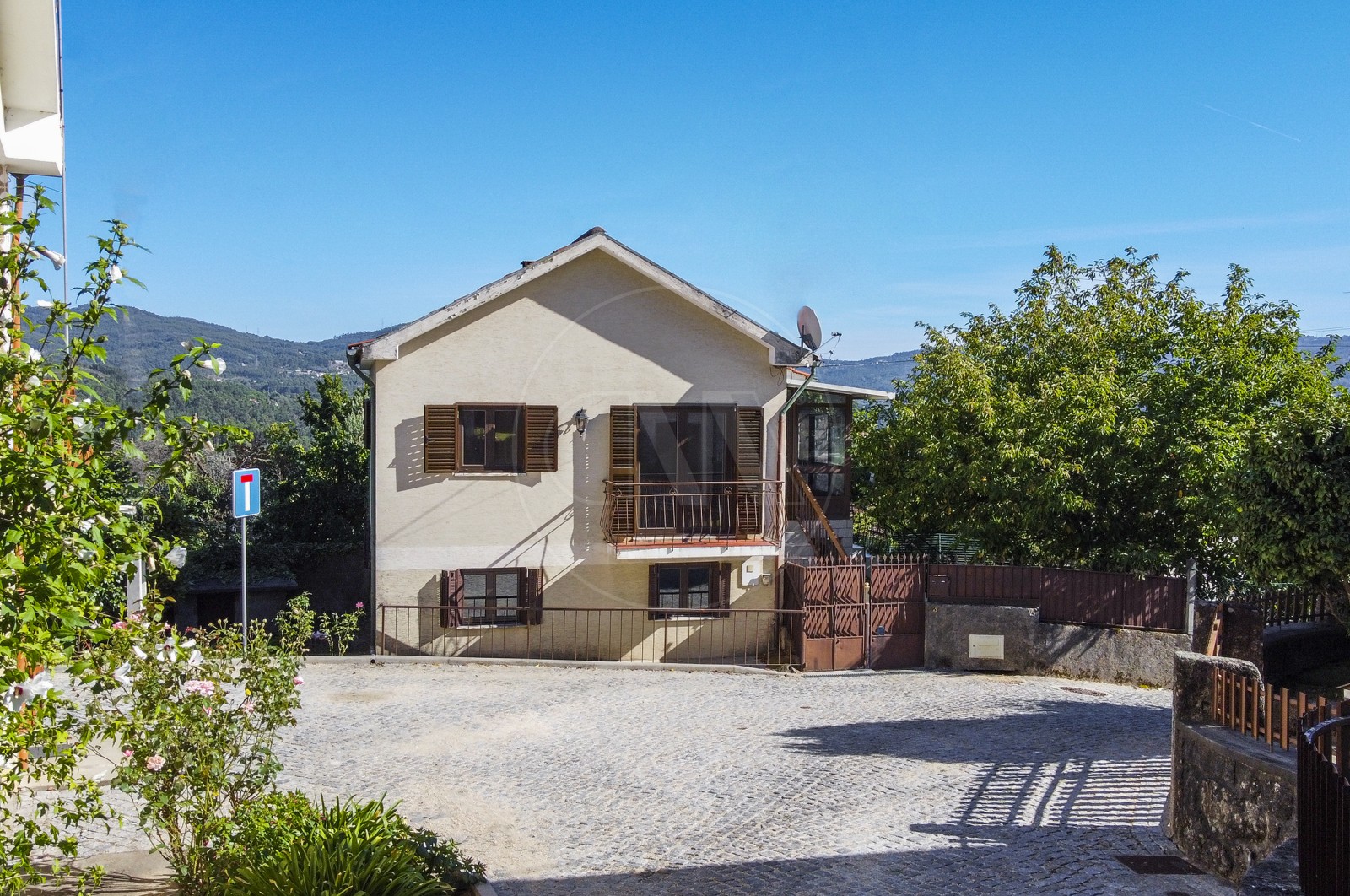 Moradia T4 para Venda em Dornelas, Amares, Braga - Fachada (Imagem 1)