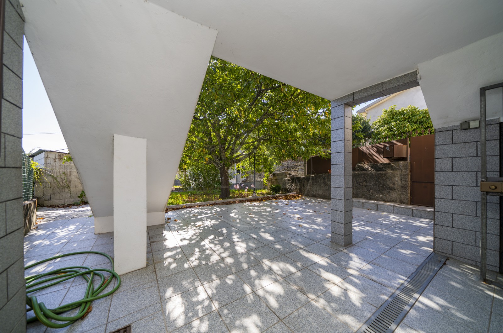 Moradia T4 para Venda em Dornelas, Amares, Braga - Terraço (Imagem 1)