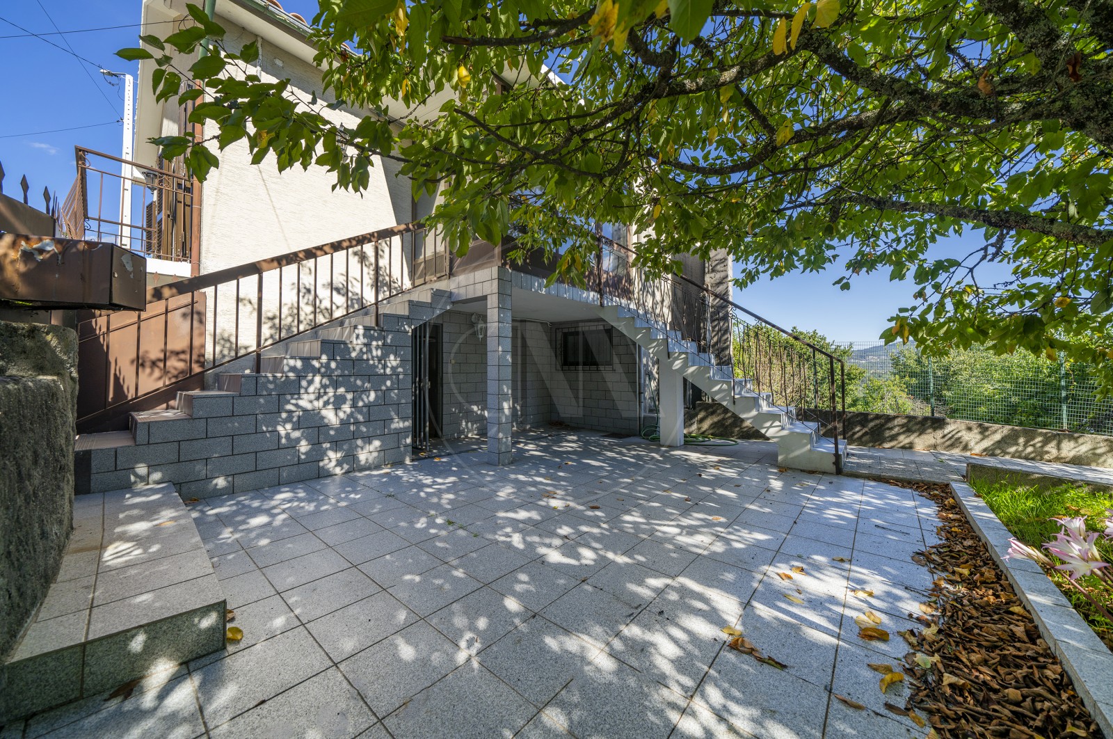 Moradia T4 para Venda em Dornelas, Amares, Braga - Terraço (Imagem 2)