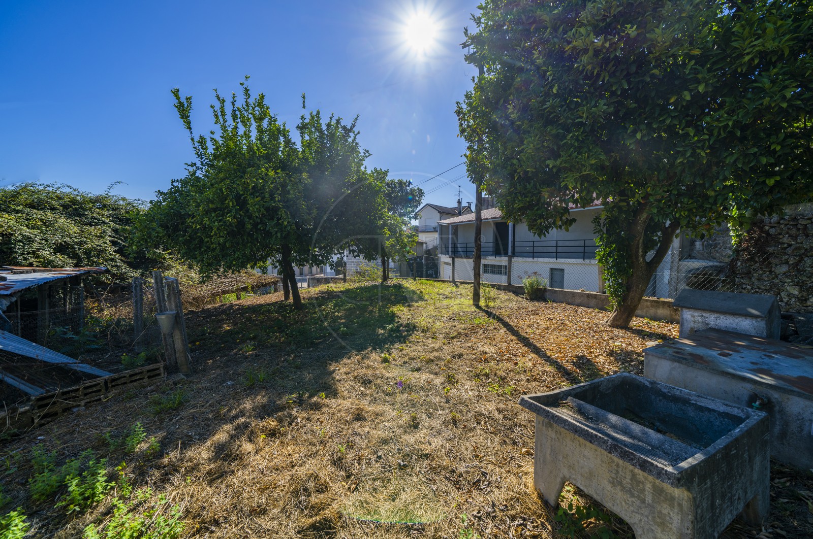 Moradia T4 para Venda em Dornelas, Amares, Braga - Quintal/Jardim (Imagem 2)