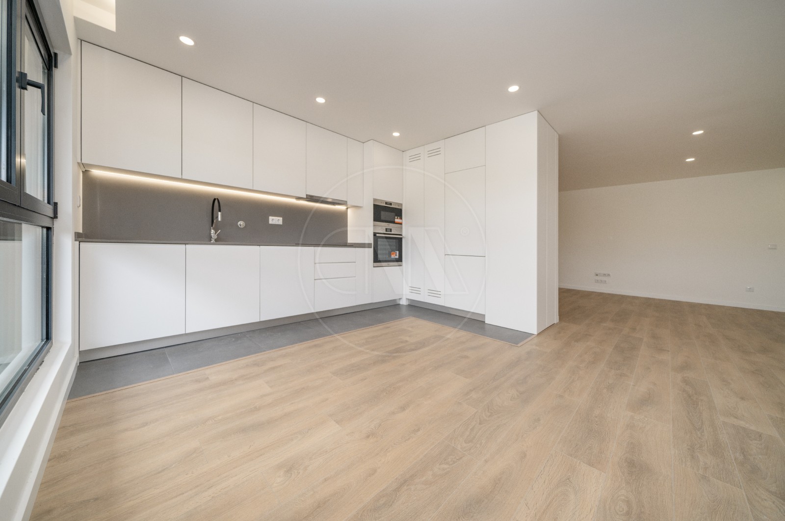 Apartment T2 for For sale in Póvoa de Lanhoso (Nossa Senhora do Amparo), Póvoa de Lanhoso, Braga - Cozinha (Imagem 2)