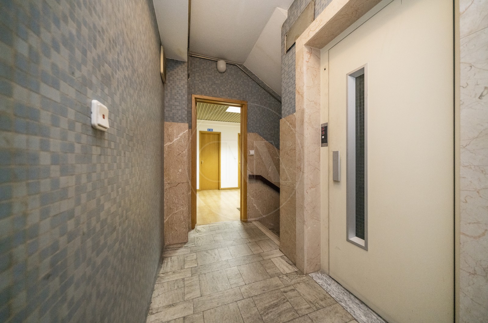 Escritório para Venda em Braga (São José de São Lázaro e São João do Souto), Braga, Braga - Hall de entrada (Imagem 1)