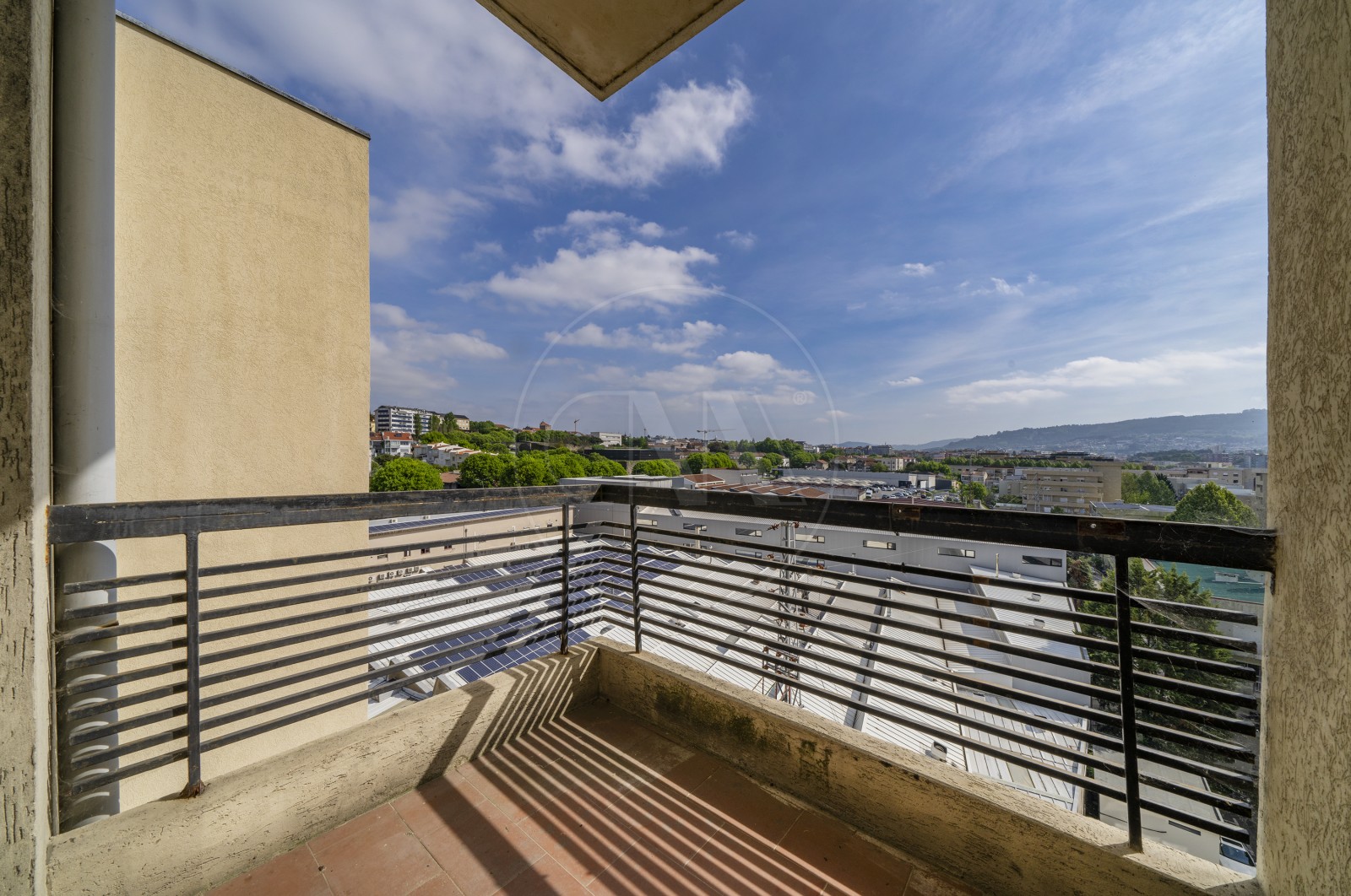 Apartamento T3 para Venda em Braga (Maximinos, Sé e Cividade), Braga, Braga - Varanda (Imagem 1)