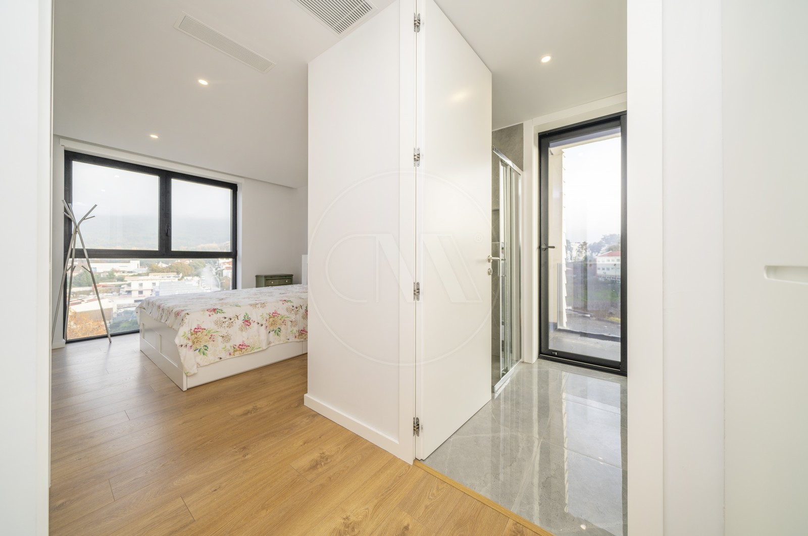 Apartamento T4 para Venda em Nogueira, Fraião e Lamaçães, Braga, Braga - Suite (Imagem 1)