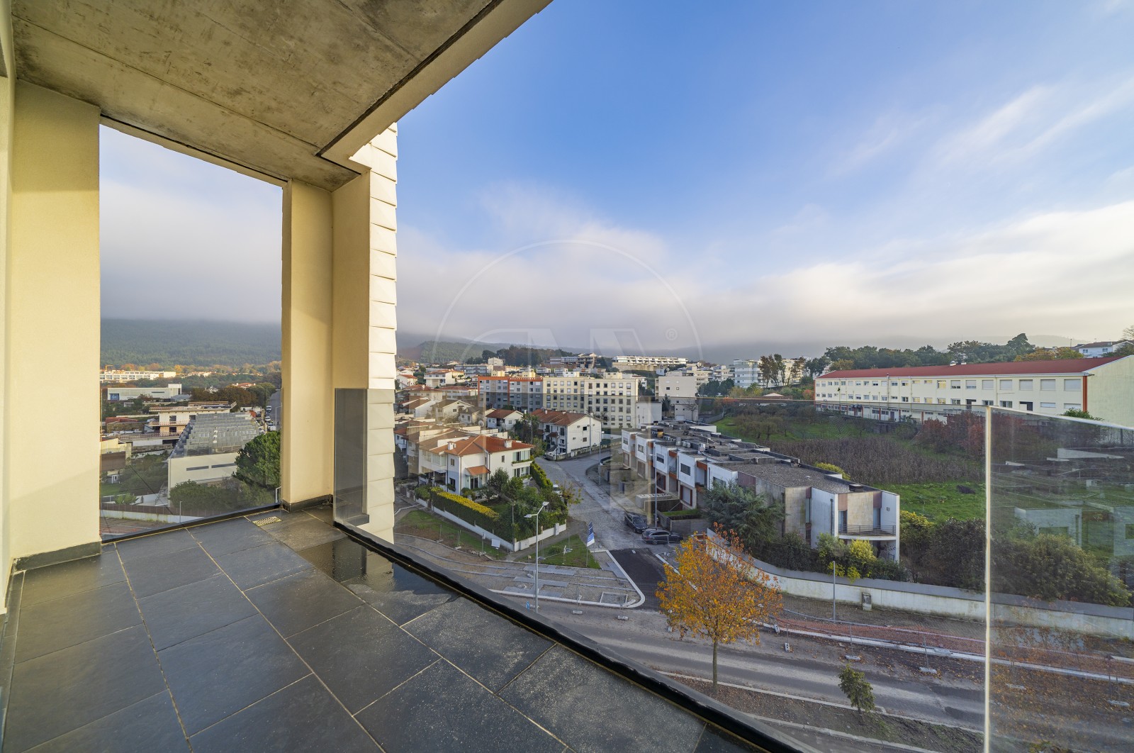 Apartamento T4 para Venda em Nogueira, Fraião e Lamaçães, Braga, Braga - Varanda (Imagem 2)