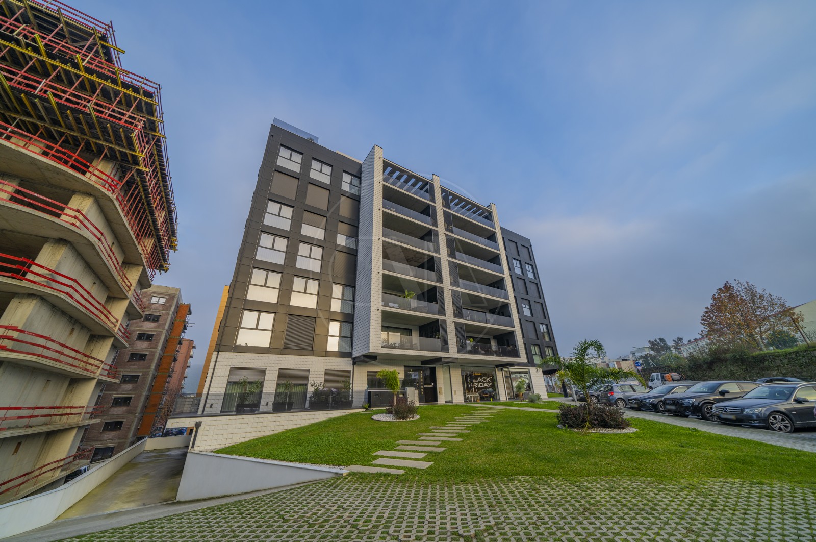 Apartamento T4 para Venda em Nogueira, Fraião e Lamaçães, Braga, Braga - Fachada (Imagem 3)