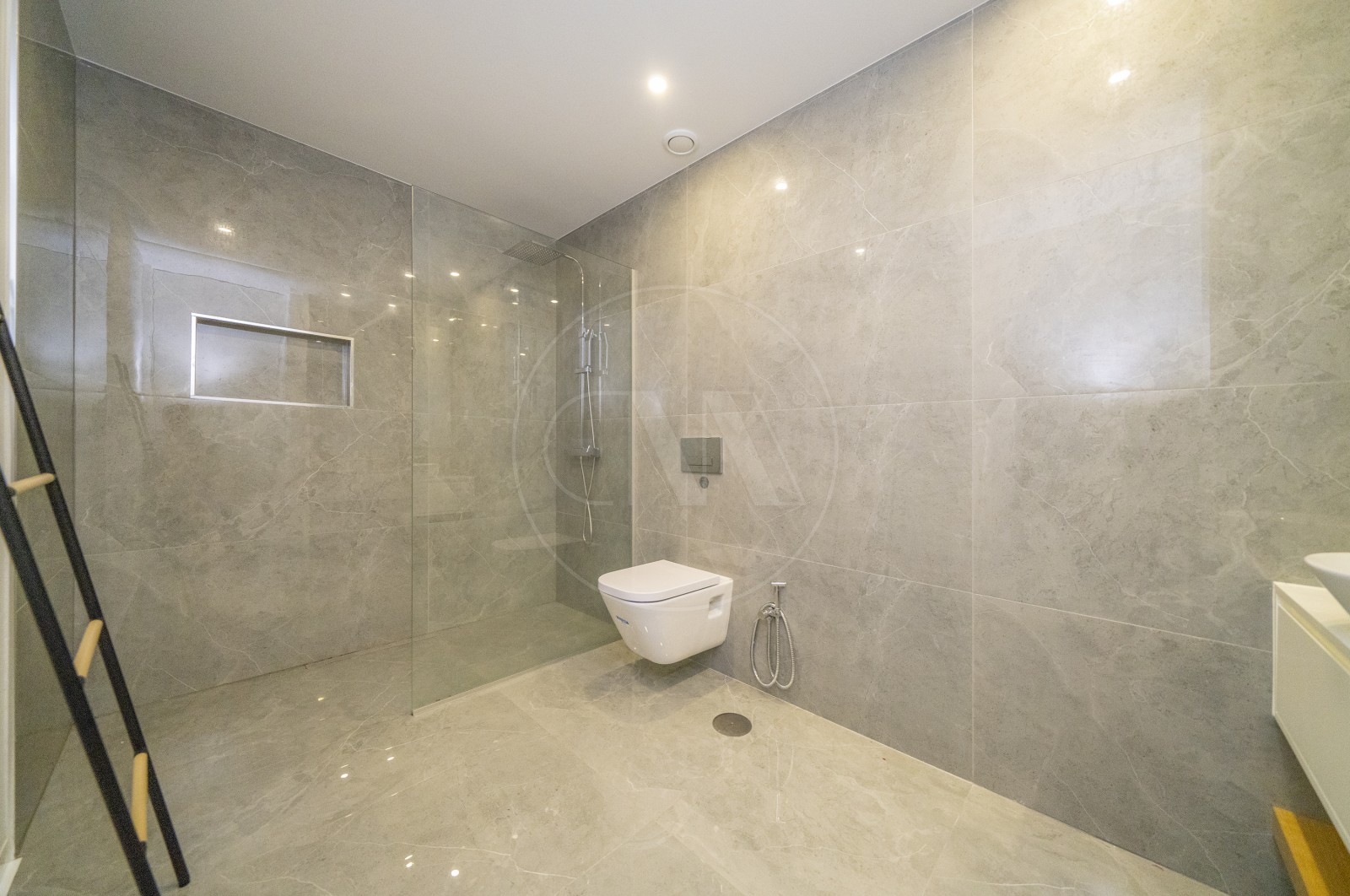 Apartamento T4 para Venda em Nogueira, Fraião e Lamaçães, Braga, Braga - Casa de banho (Imagem 4)