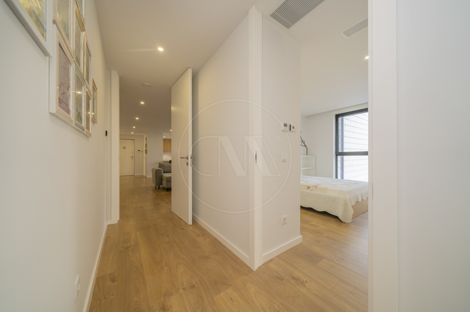 Apartamento T4 para Venda em Nogueira, Fraião e Lamaçães, Braga, Braga - Corredor (Imagem 4)