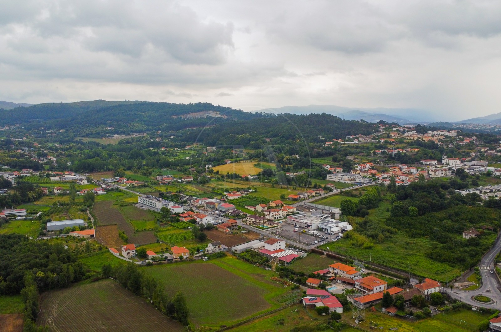 Terreno Urbano para Venda em Lage, Vila Verde, Braga - Área envolvente (Imagem 3)