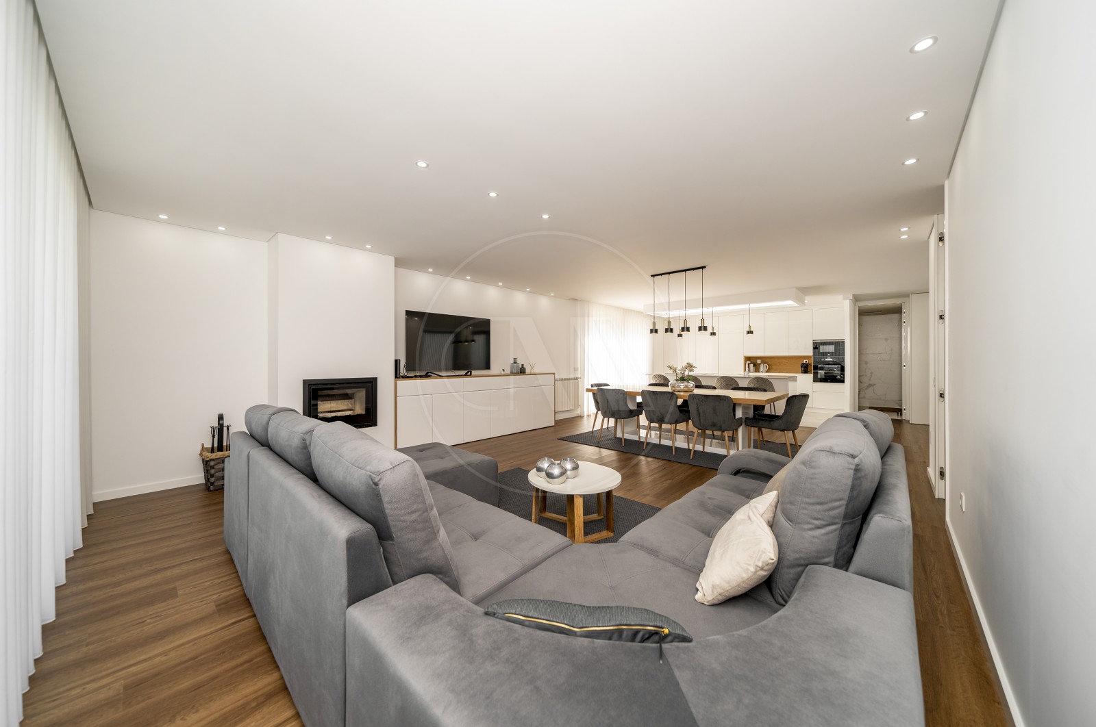 Moradia T3 para Venda em Póvoa de Lanhoso (Nossa Senhora do Amparo), Póvoa de Lanhoso, Braga - Sala (Imagem 5)