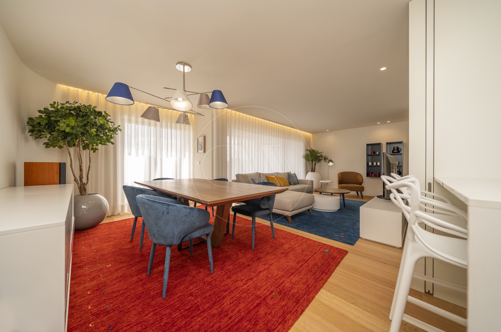 Apartment T4 for For sale in Vila Nova de Famalicão e Calendário, Vila Nova de Famalicão, Braga - Sala (Imagem 2)