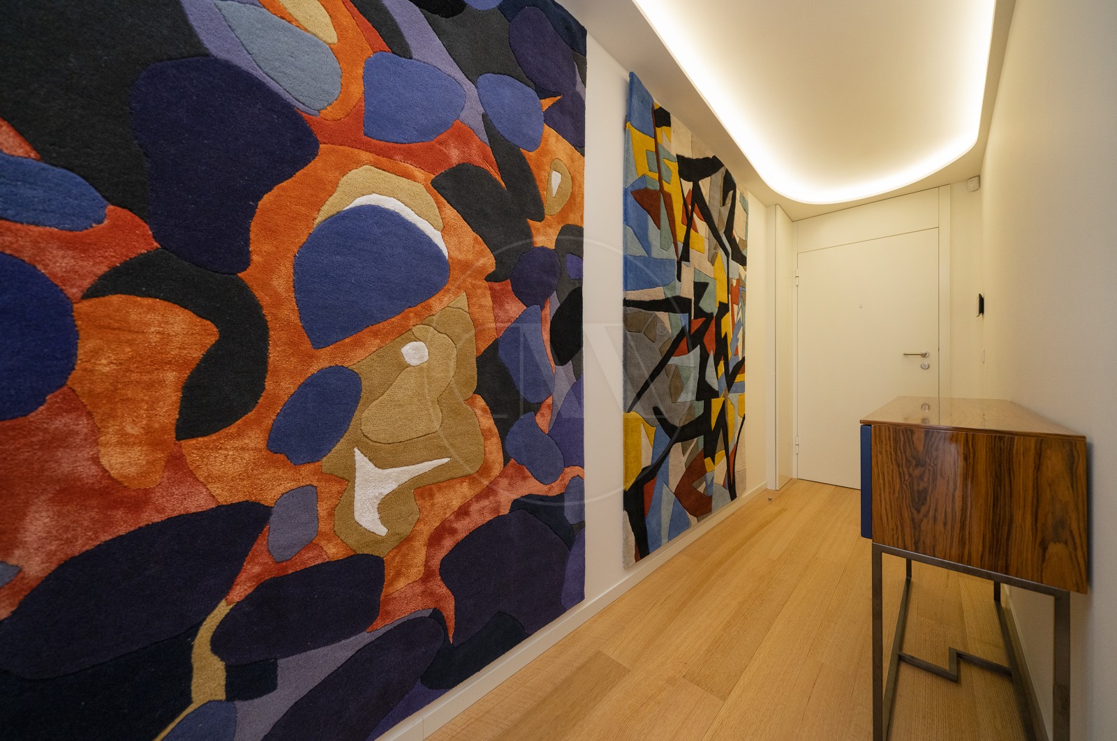 Apartment T4 for For sale in Vila Nova de Famalicão e Calendário, Vila Nova de Famalicão, Braga - Hall de entrada (Imagem 1)