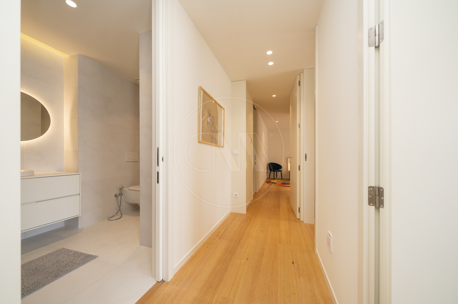 Apartment T4 for For sale in Vila Nova de Famalicão e Calendário, Vila Nova de Famalicão, Braga - Corredor (Imagem 4)