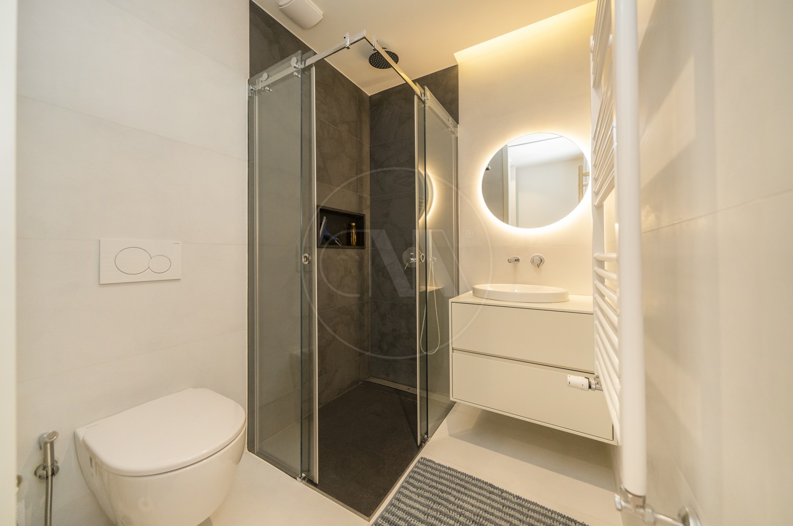 Apartment T4 for For sale in Vila Nova de Famalicão e Calendário, Vila Nova de Famalicão, Braga - Casa de banho (Imagem 3)