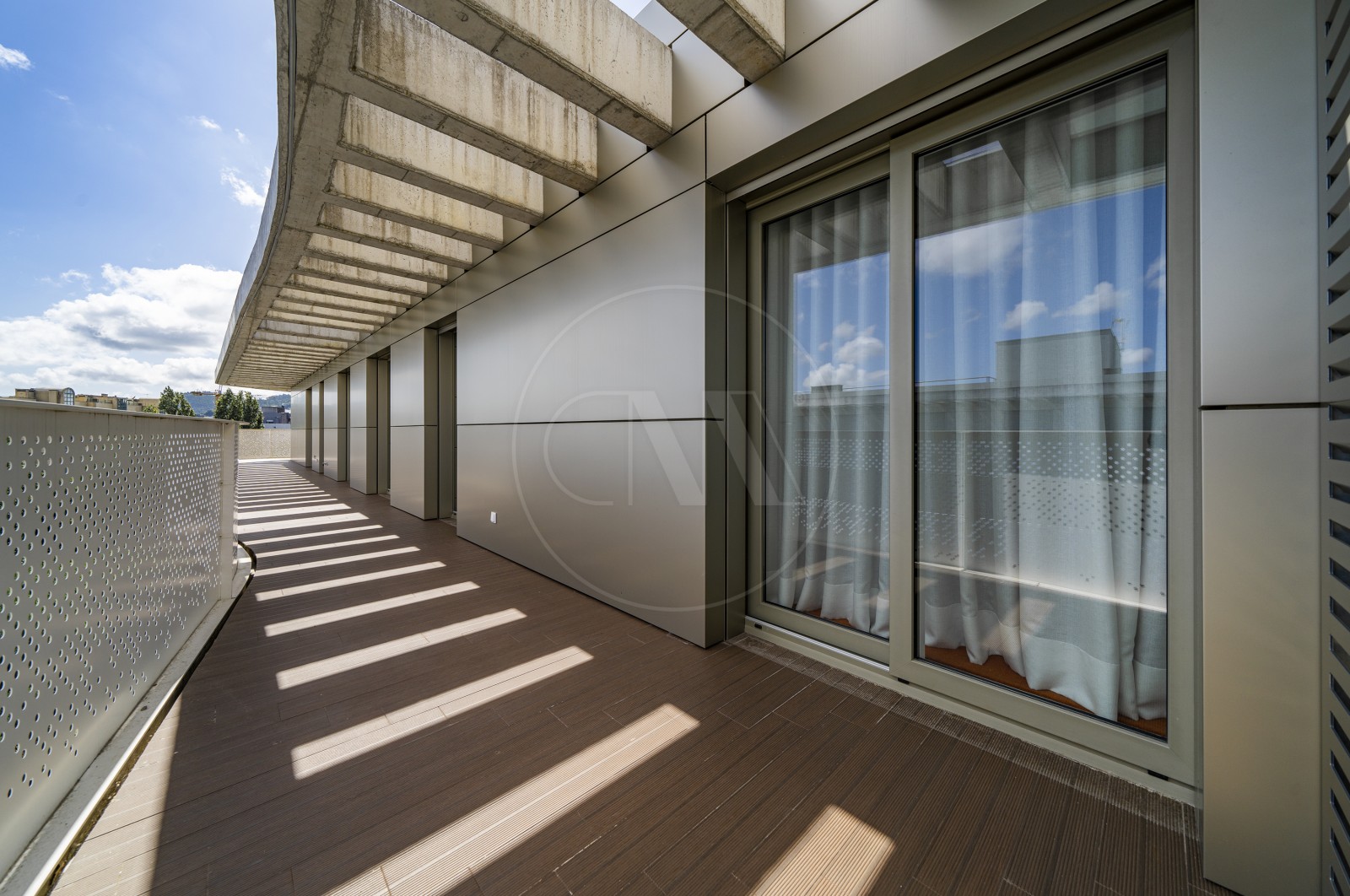 Apartment T4 for For sale in Vila Nova de Famalicão e Calendário, Vila Nova de Famalicão, Braga - Varanda (Imagem 4)