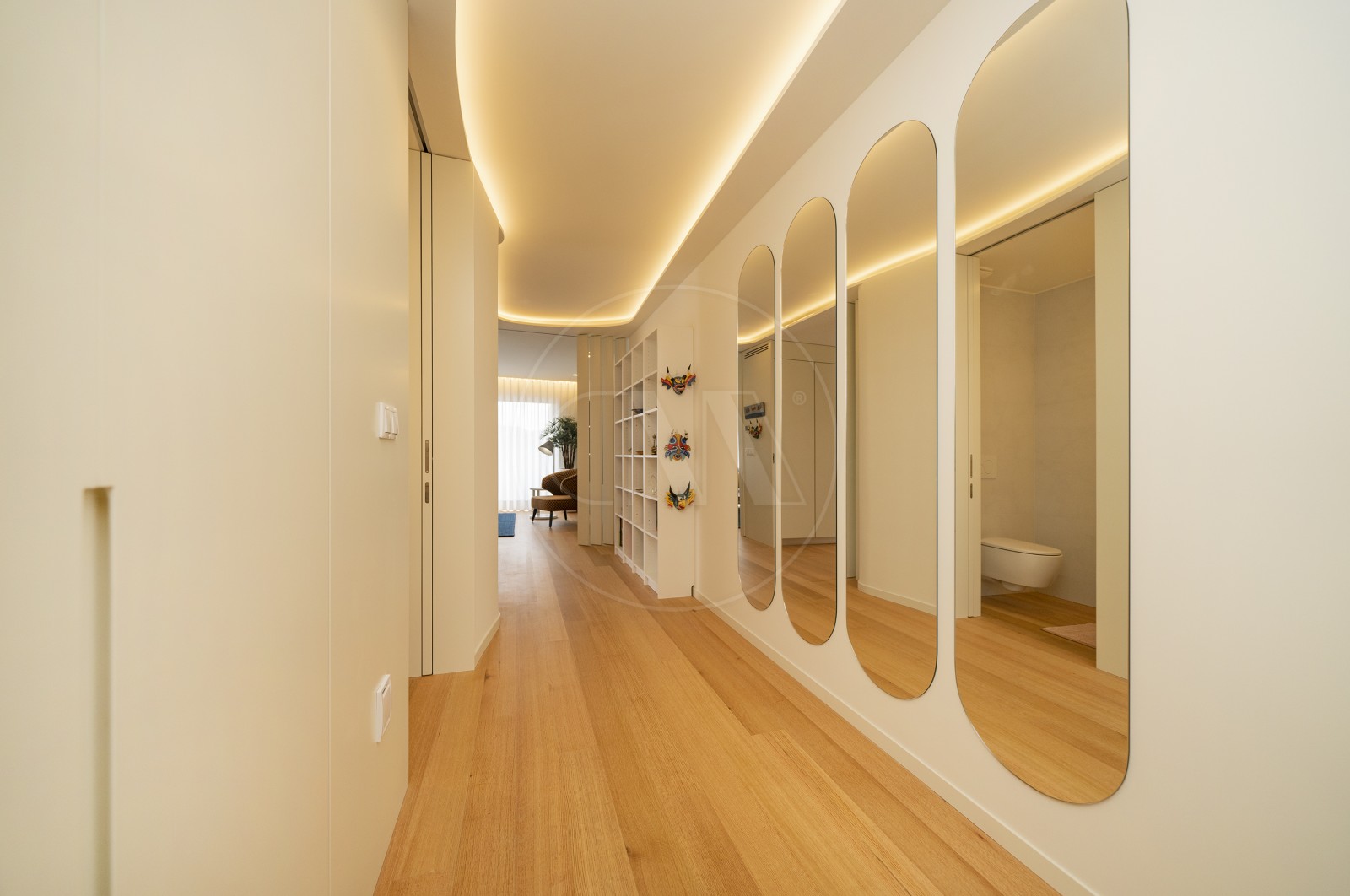 Apartment T4 for For sale in Vila Nova de Famalicão e Calendário, Vila Nova de Famalicão, Braga - Hall de entrada (Imagem 2)