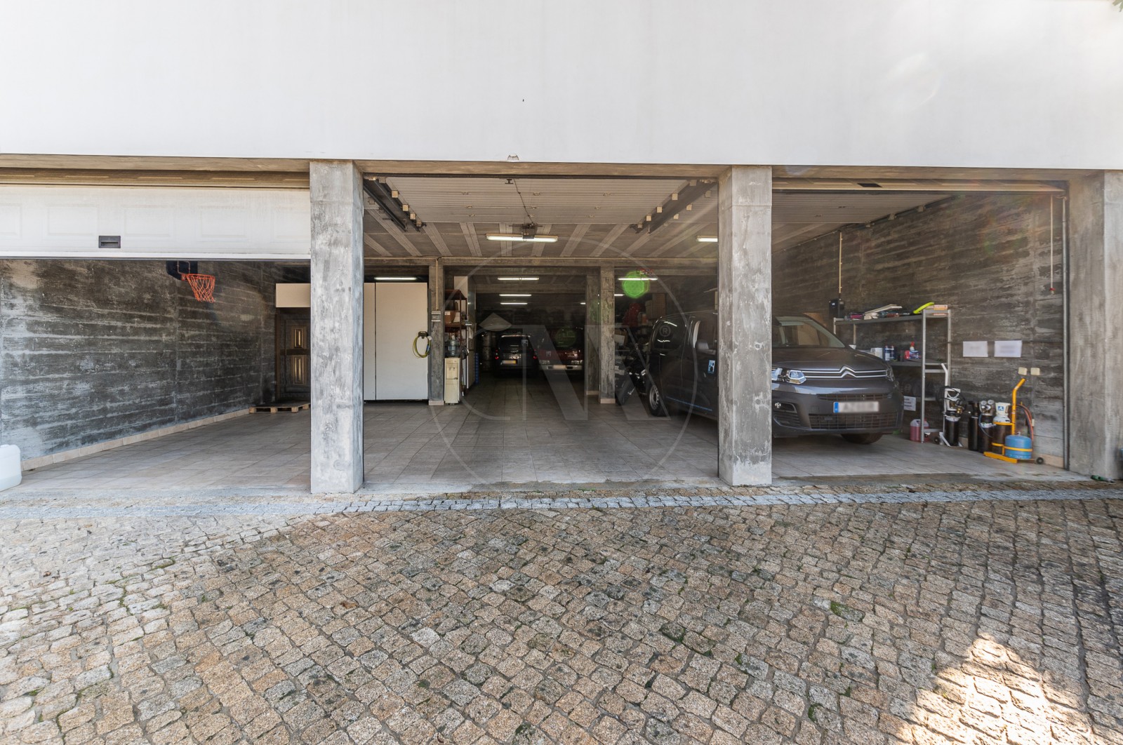 House T3 for For sale in Torrados e Sousa, Felgueiras, Porto - Parqueamento/Garagem (Imagem 1)