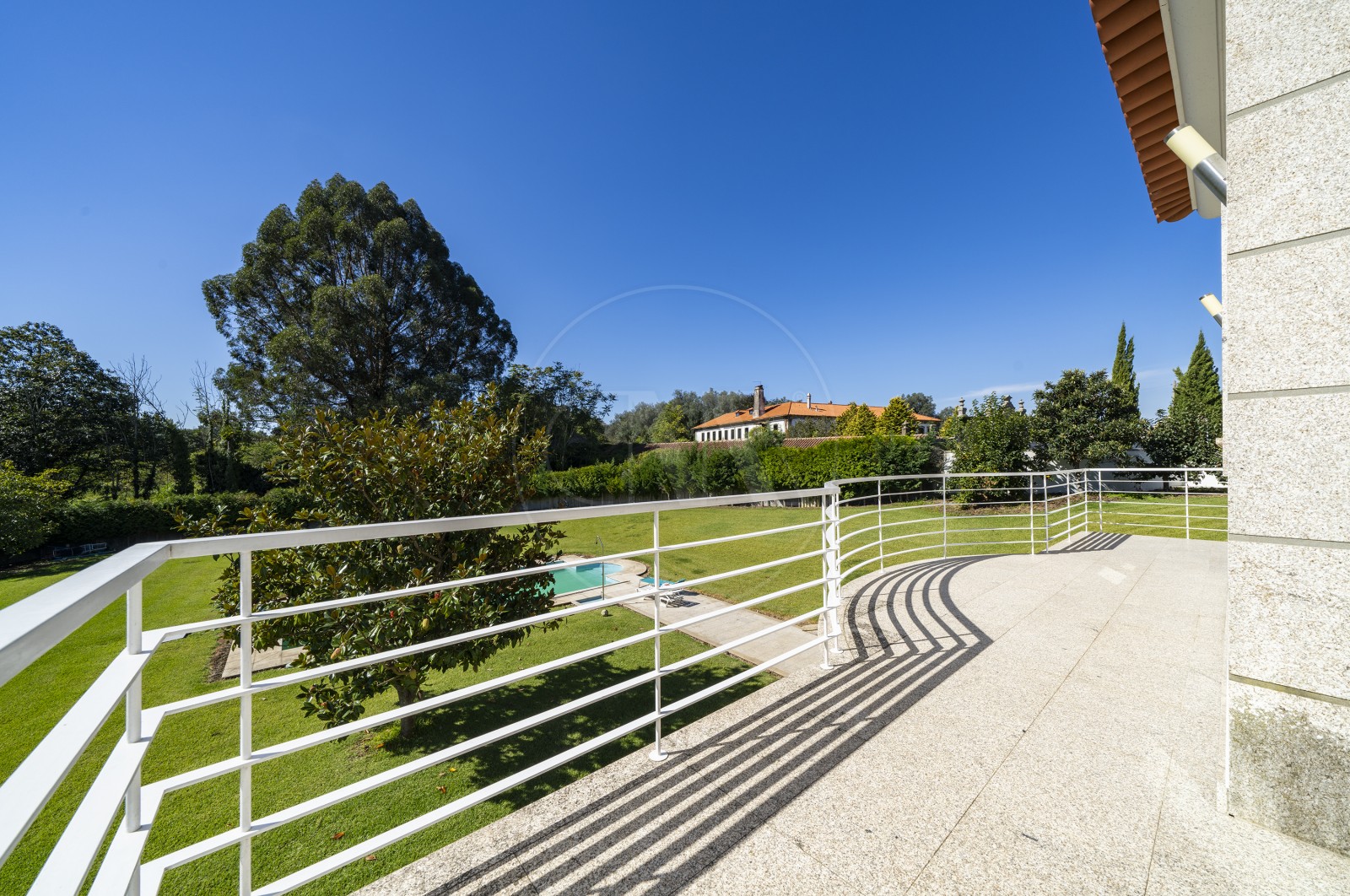 Moradia T8 para Venda em Palmeira, Braga, Braga - Varanda (Imagem 2)