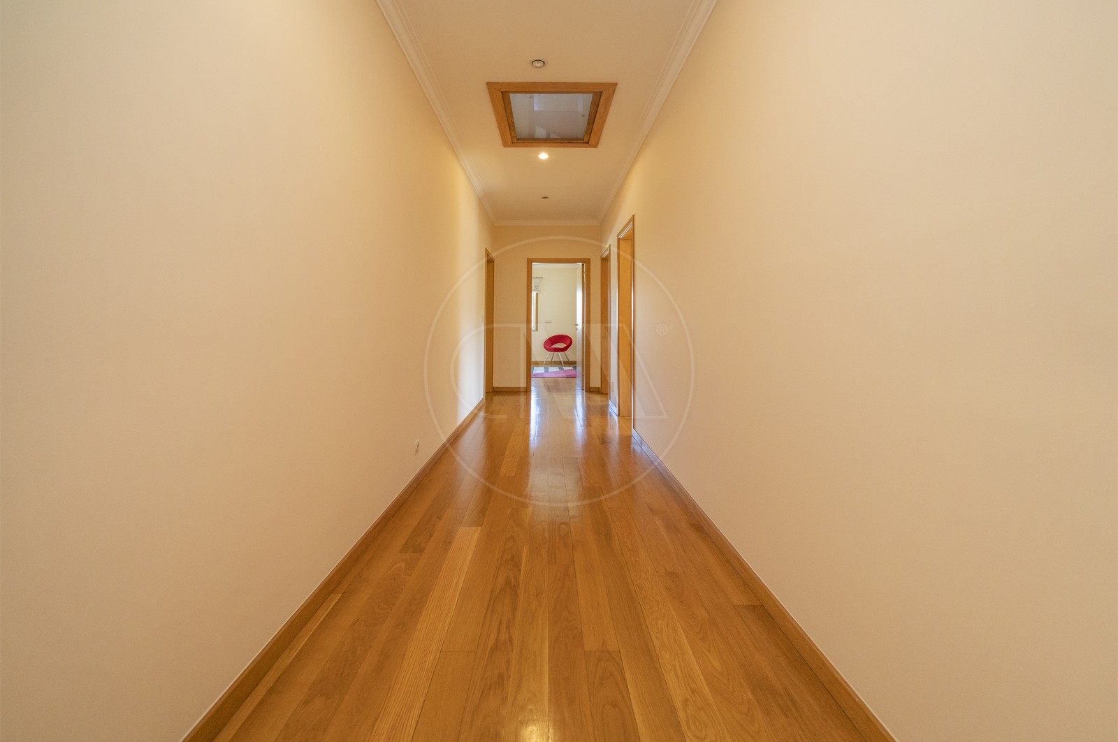 Moradia T8 para Venda em Palmeira, Braga, Braga - Corredor (Imagem 1)