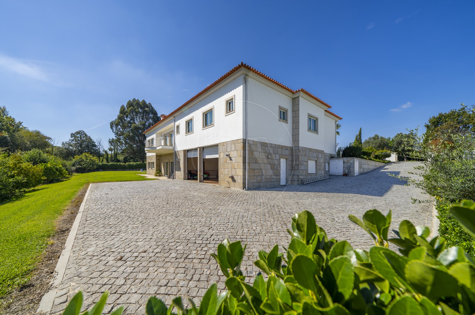 Moradia T8 para Venda em Palmeira, Braga, Braga - Quintal/Jardim (Imagem 2)