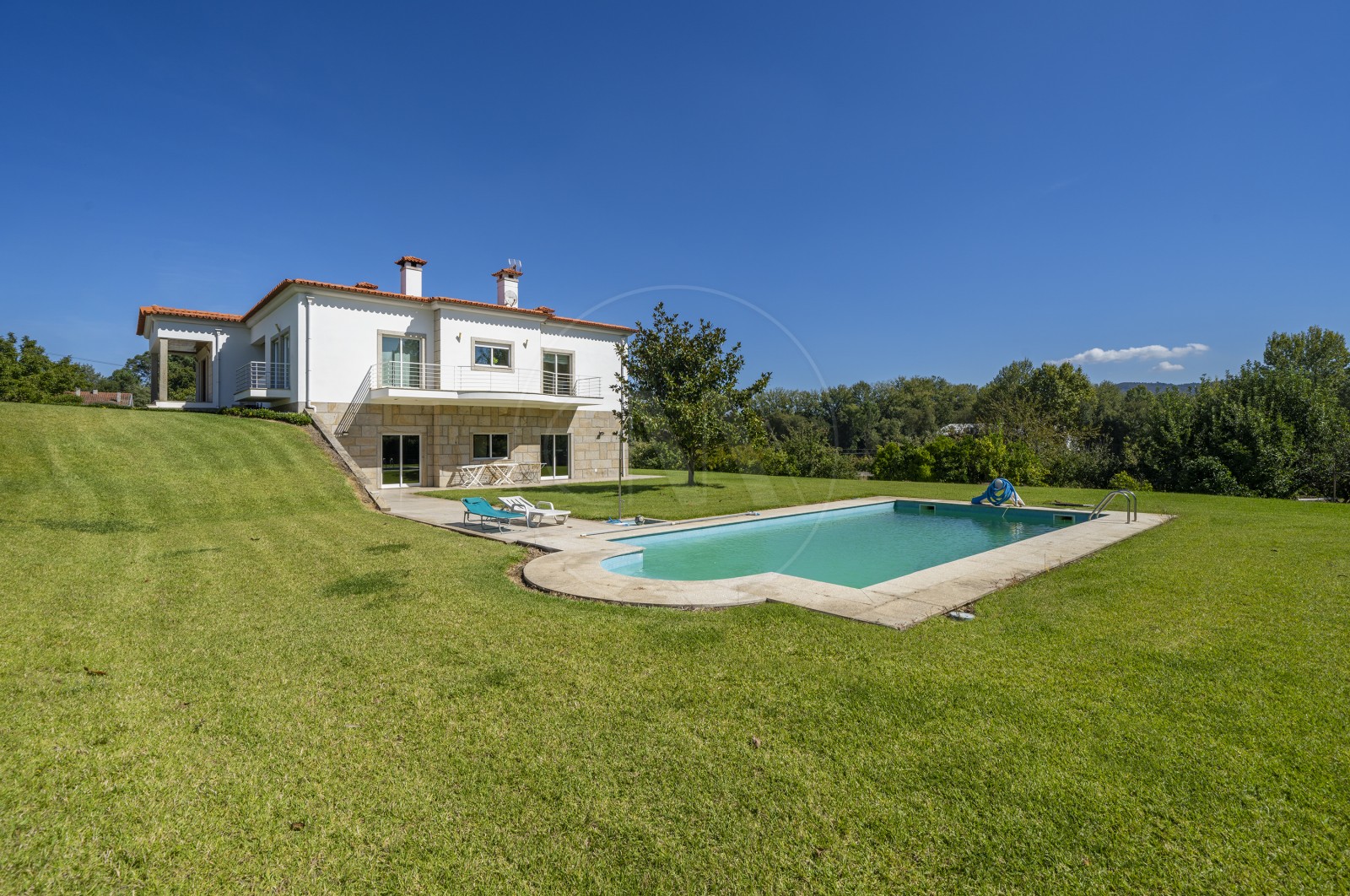 Moradia T8 para Venda em Palmeira, Braga, Braga - Piscina (Imagem 3)