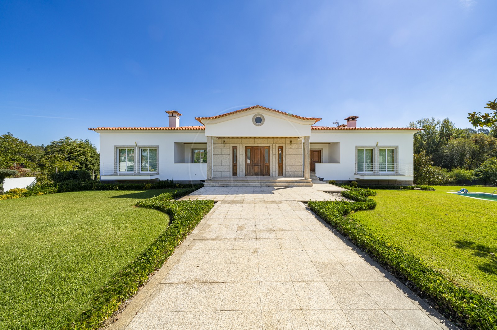 Moradia T8 para Venda em Palmeira, Braga, Braga - Fachada (Imagem 3)