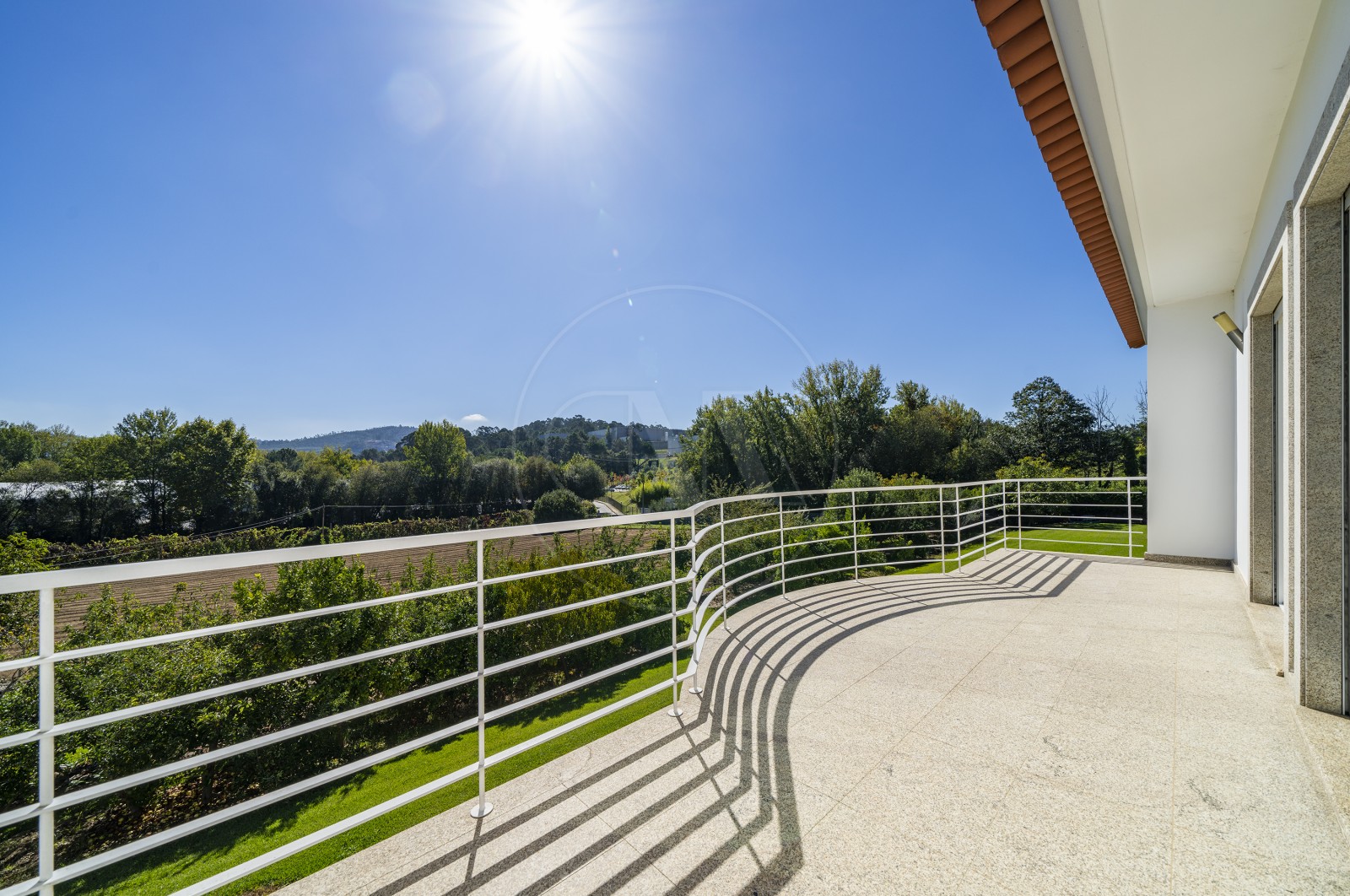 Moradia T8 para Venda em Palmeira, Braga, Braga - Varanda (Imagem 1)