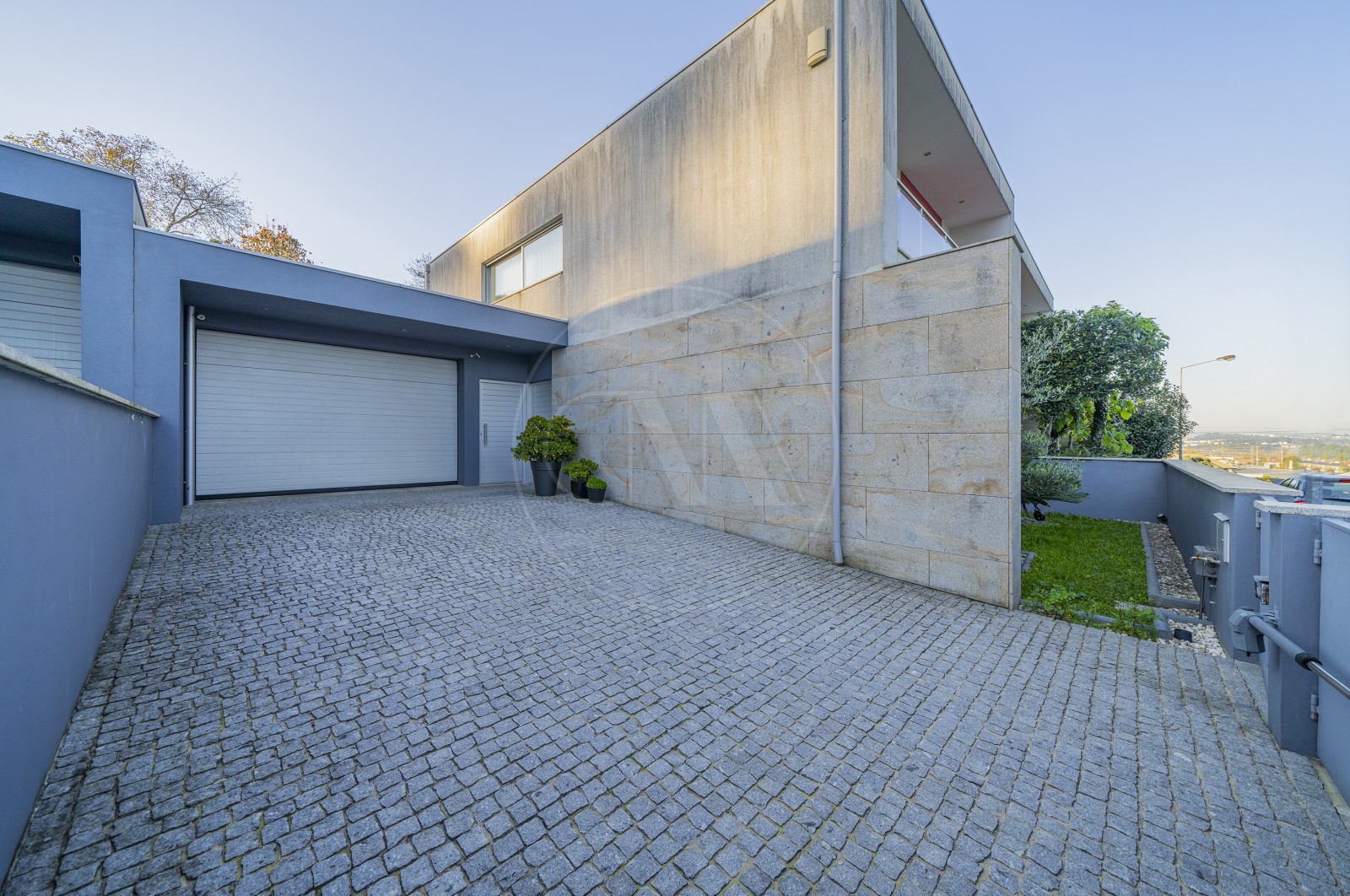 Moradia T3 para Venda em Lamas, Braga, Braga - Parqueamento/Garagem (Imagem 1)