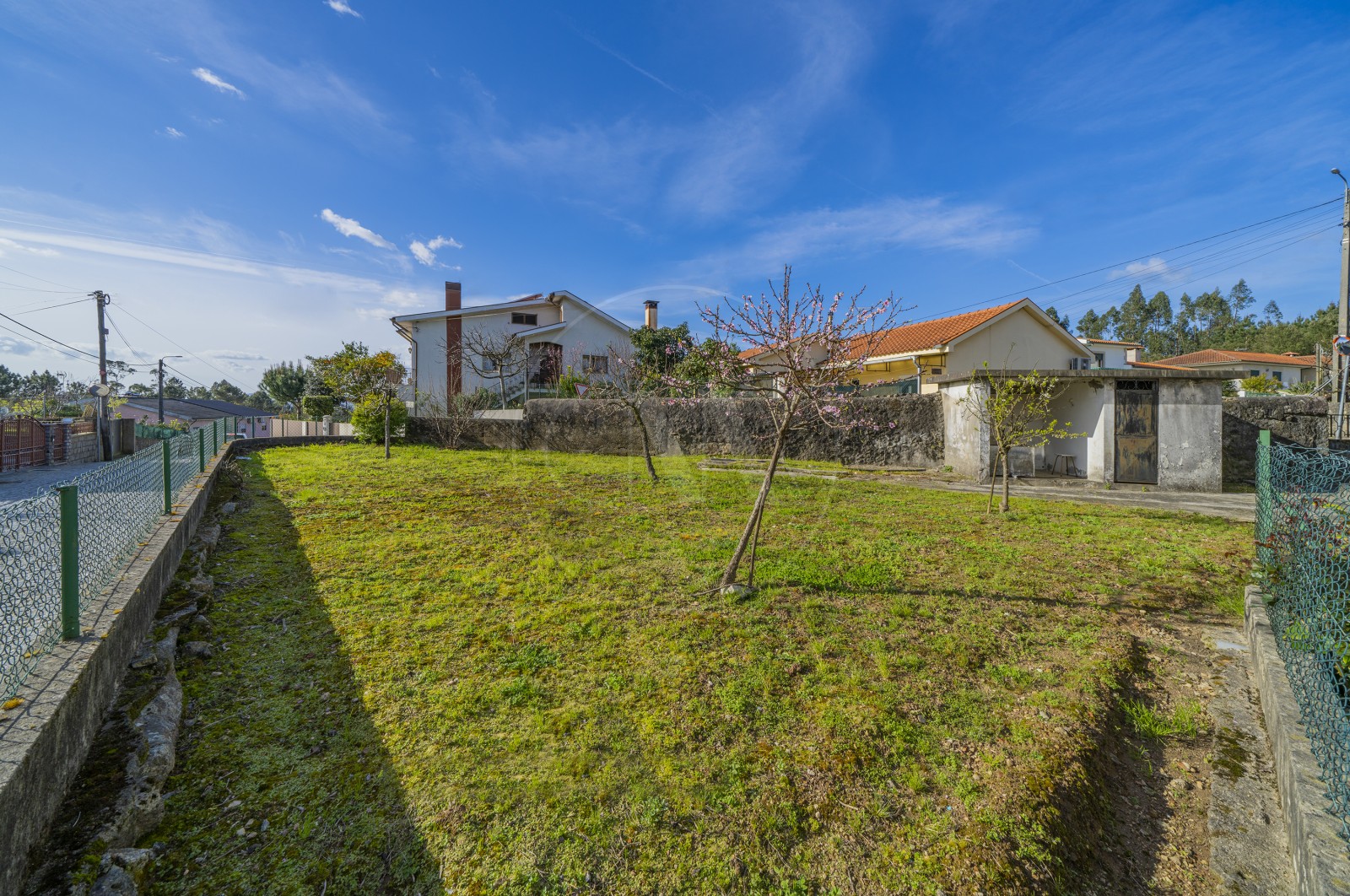 Moradia T6 para Venda em Sequeira, Braga, Braga - Terreno (Imagem 1)