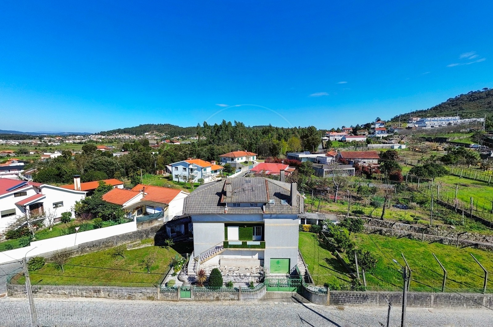 Moradia T6 para Venda em Sequeira, Braga, Braga - Fachada (Imagem 3)