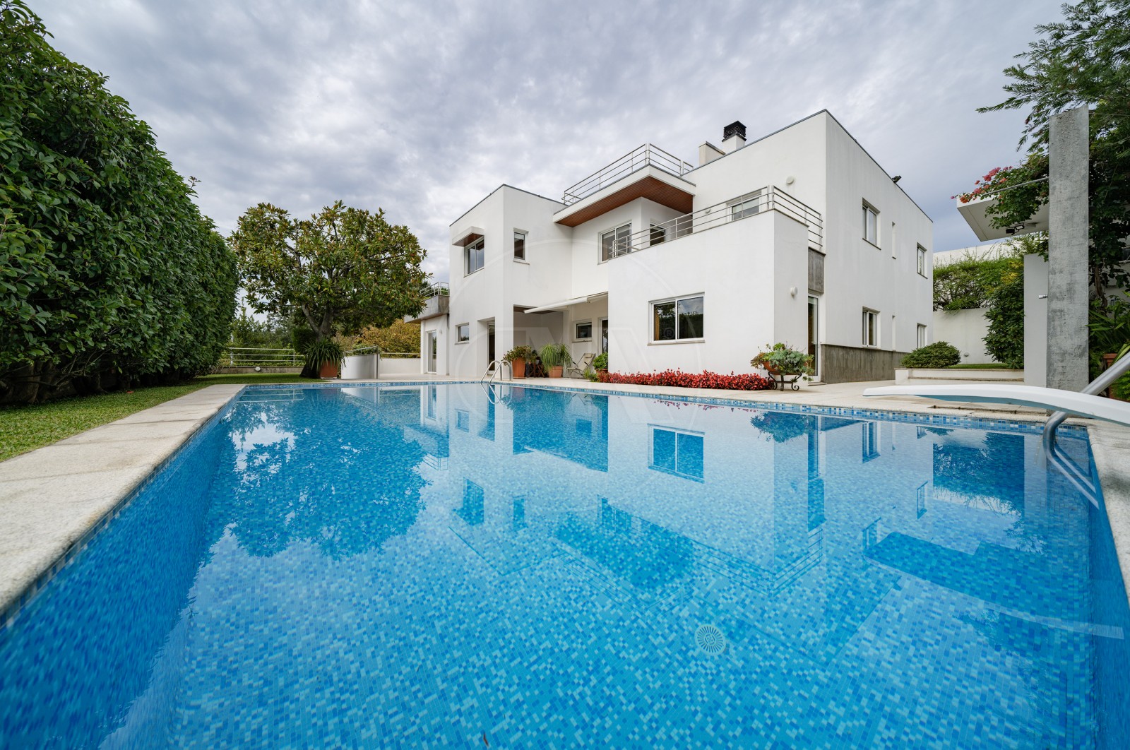 Moradia T6 para Venda em Nogueiró e Tenões, Braga, Braga - Fachada (Imagem 2)