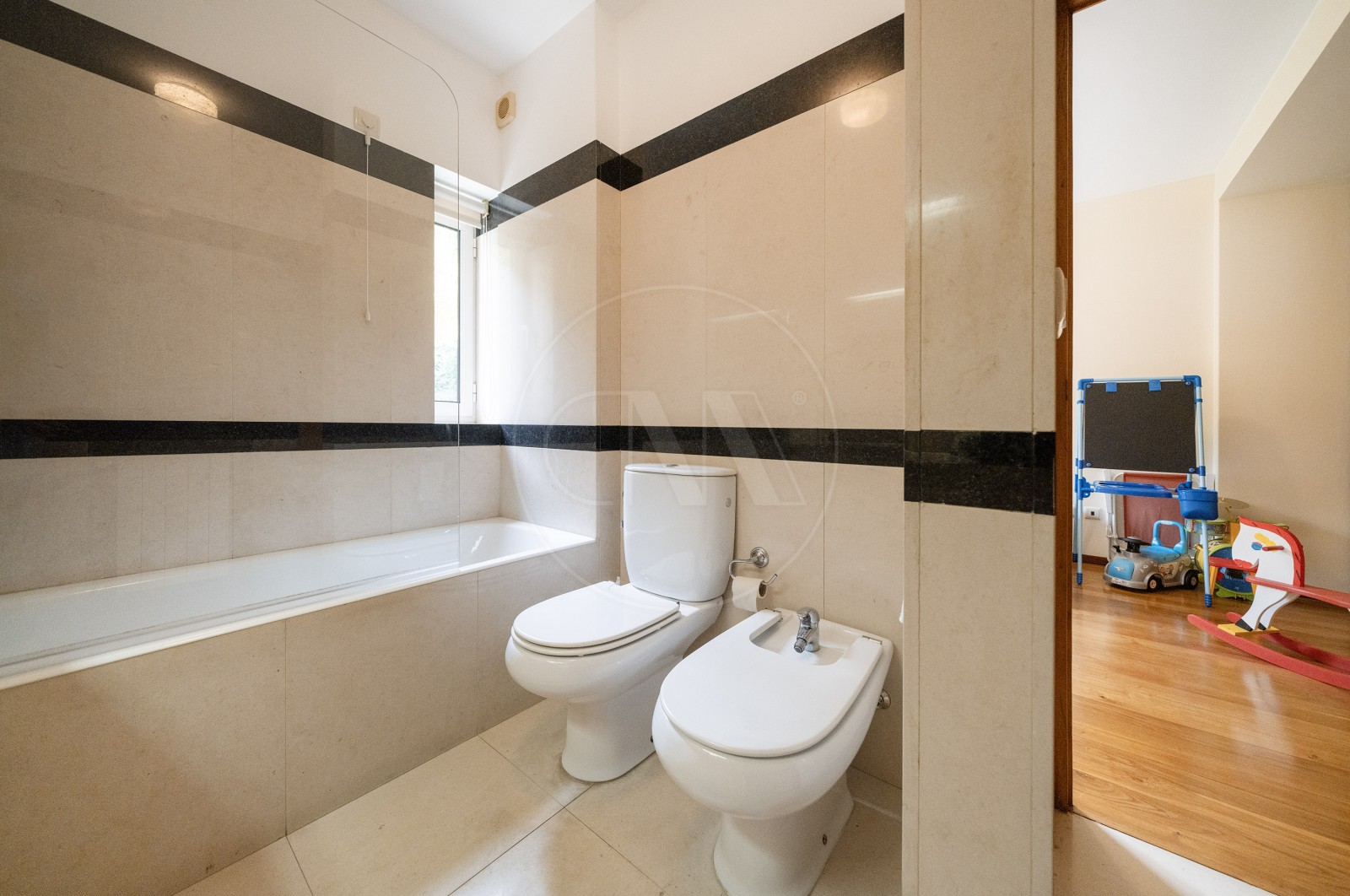 Moradia T6 para Venda em Nogueiró e Tenões, Braga, Braga - Casa de banho (Imagem 2)