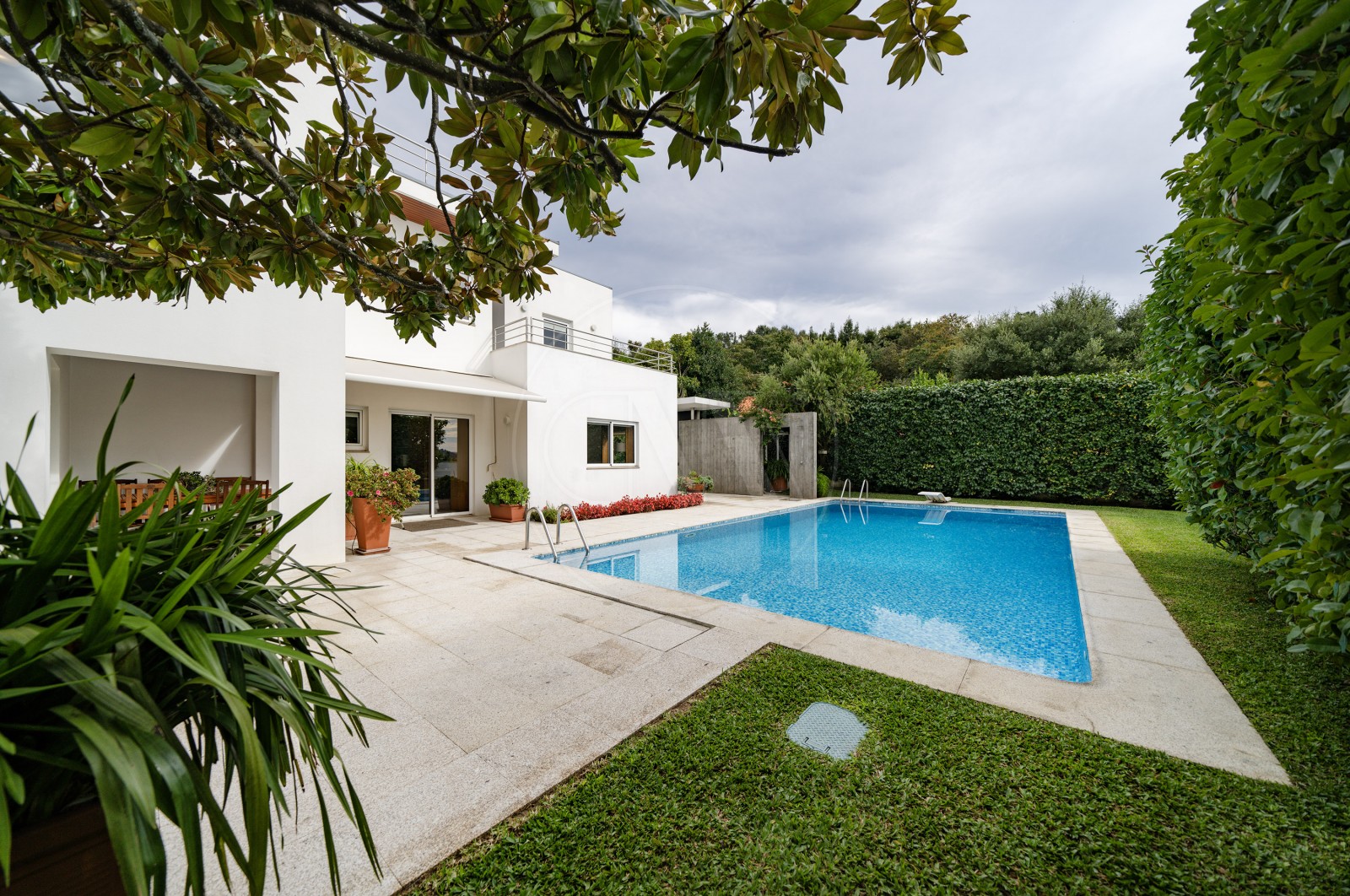 Moradia T6 para Venda em Nogueiró e Tenões, Braga, Braga - Piscina (Imagem 1)