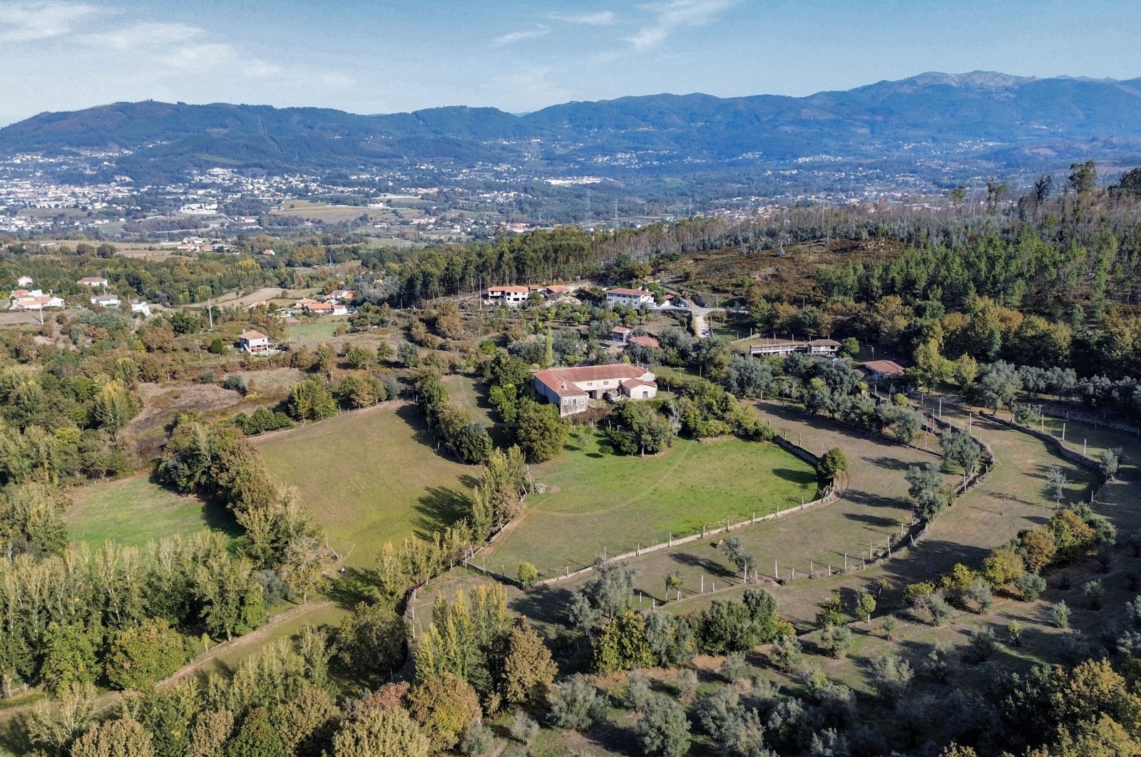 Farm T8 for For sale in Covelas, Póvoa de Lanhoso, Braga - Área envolvente (Imagem 2)