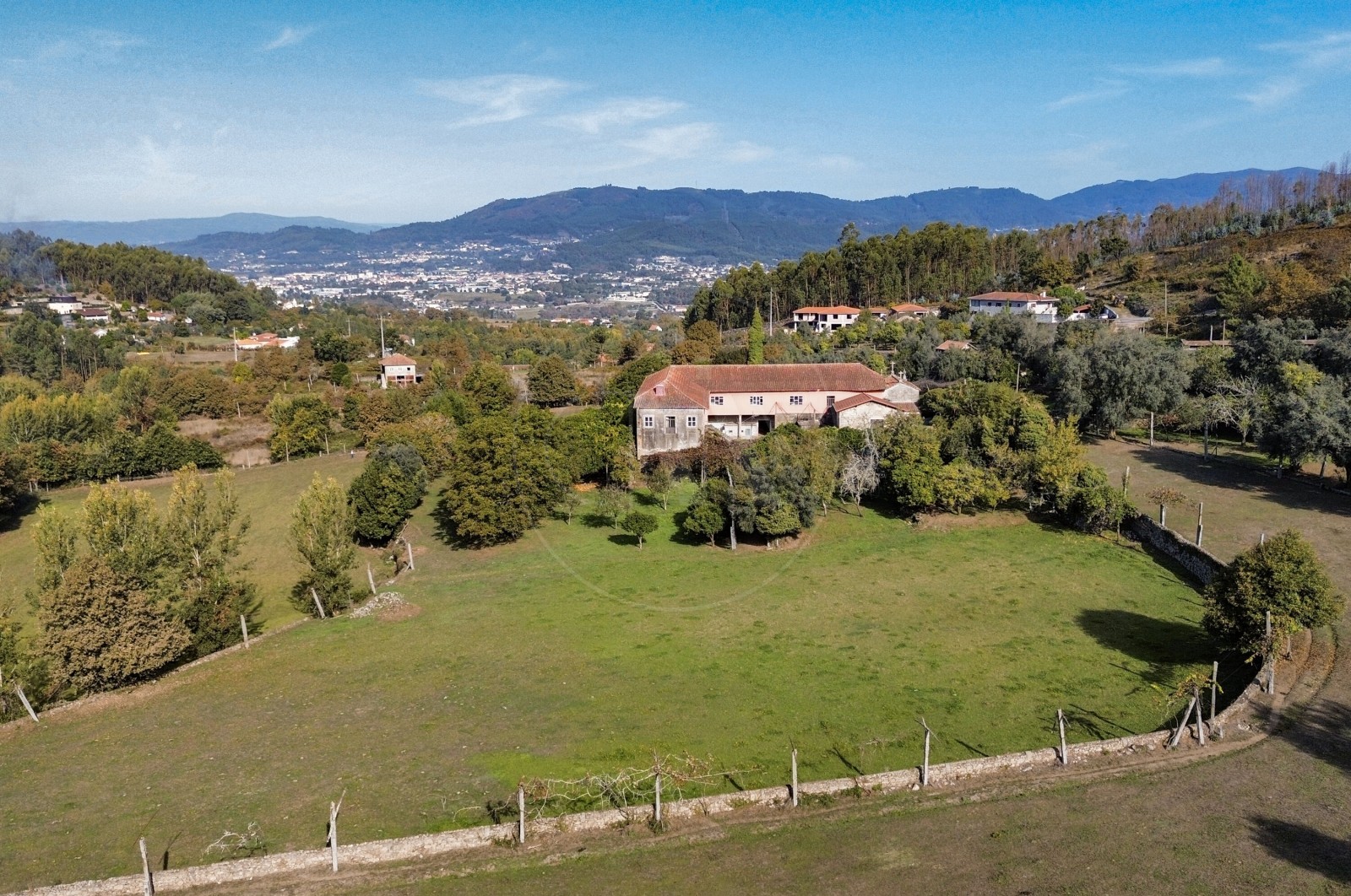 Farm T8 for For sale in Covelas, Póvoa de Lanhoso, Braga - Área envolvente (Imagem 3)