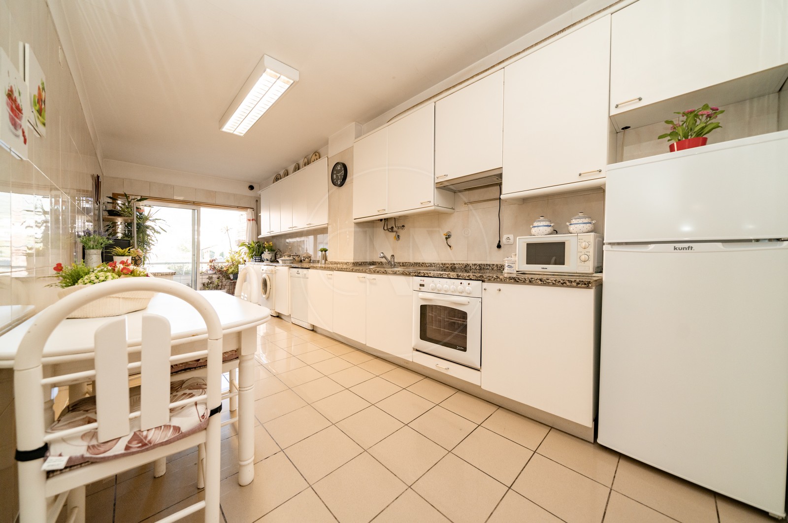 Apartamento T2 para Venda em Nogueira, Fraião e Lamaçães, Braga, Braga - Cozinha (Imagem 1)