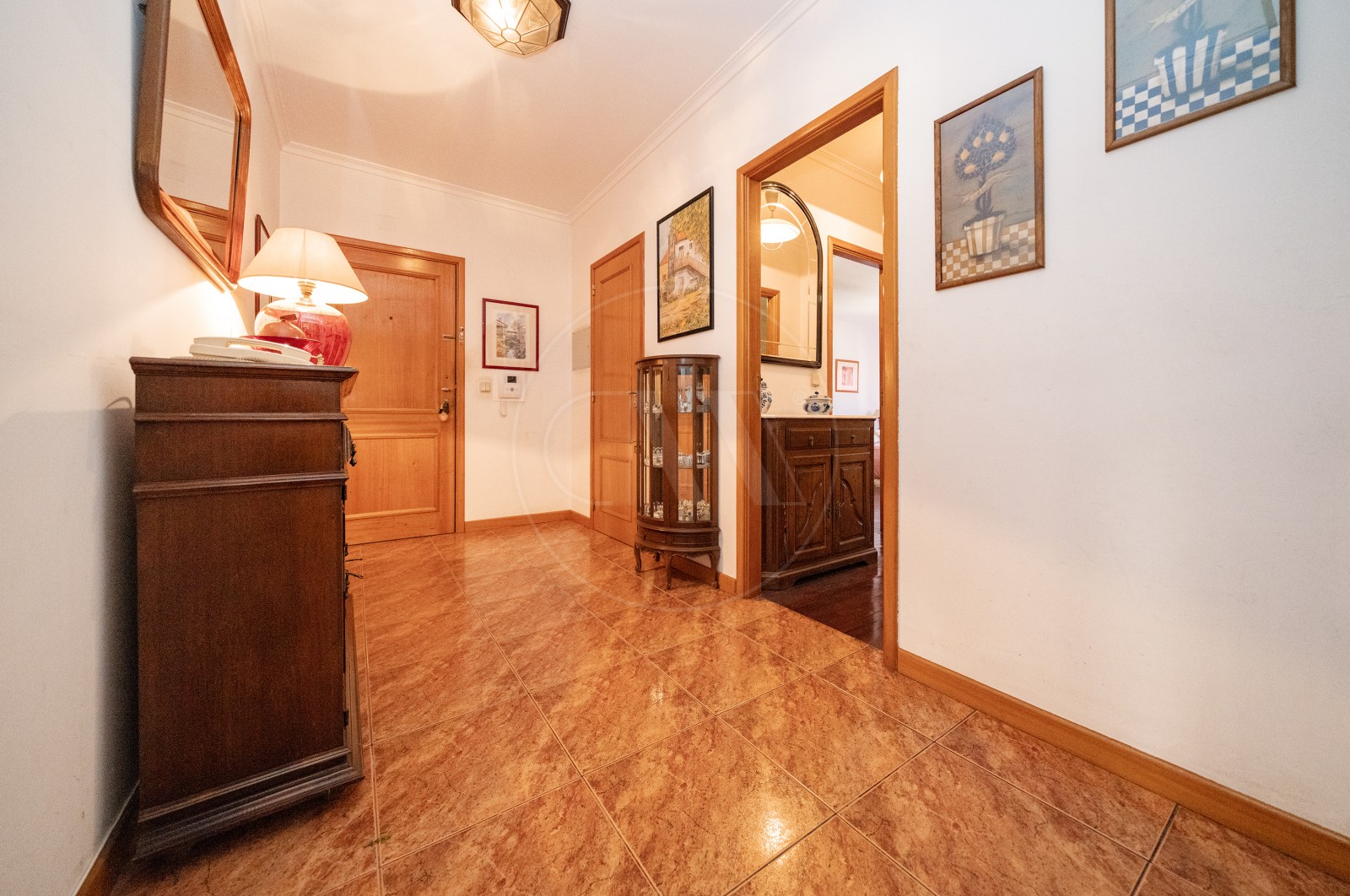 Apartamento T2 para Venda em Nogueira, Fraião e Lamaçães, Braga, Braga - Corredor (Imagem 2)