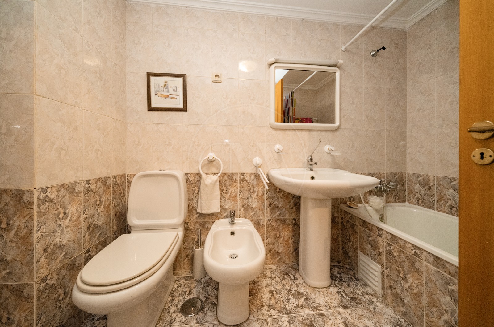 Apartamento T2 para Venda em Nogueira, Fraião e Lamaçães, Braga, Braga - Casa de banho (Imagem 1)