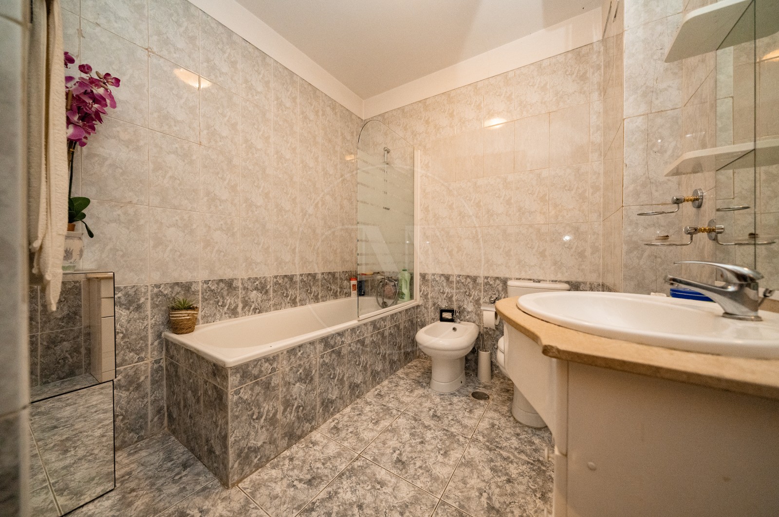 Apartamento T2 para Venda em Nogueira, Fraião e Lamaçães, Braga, Braga - Casa de banho (Imagem 2)