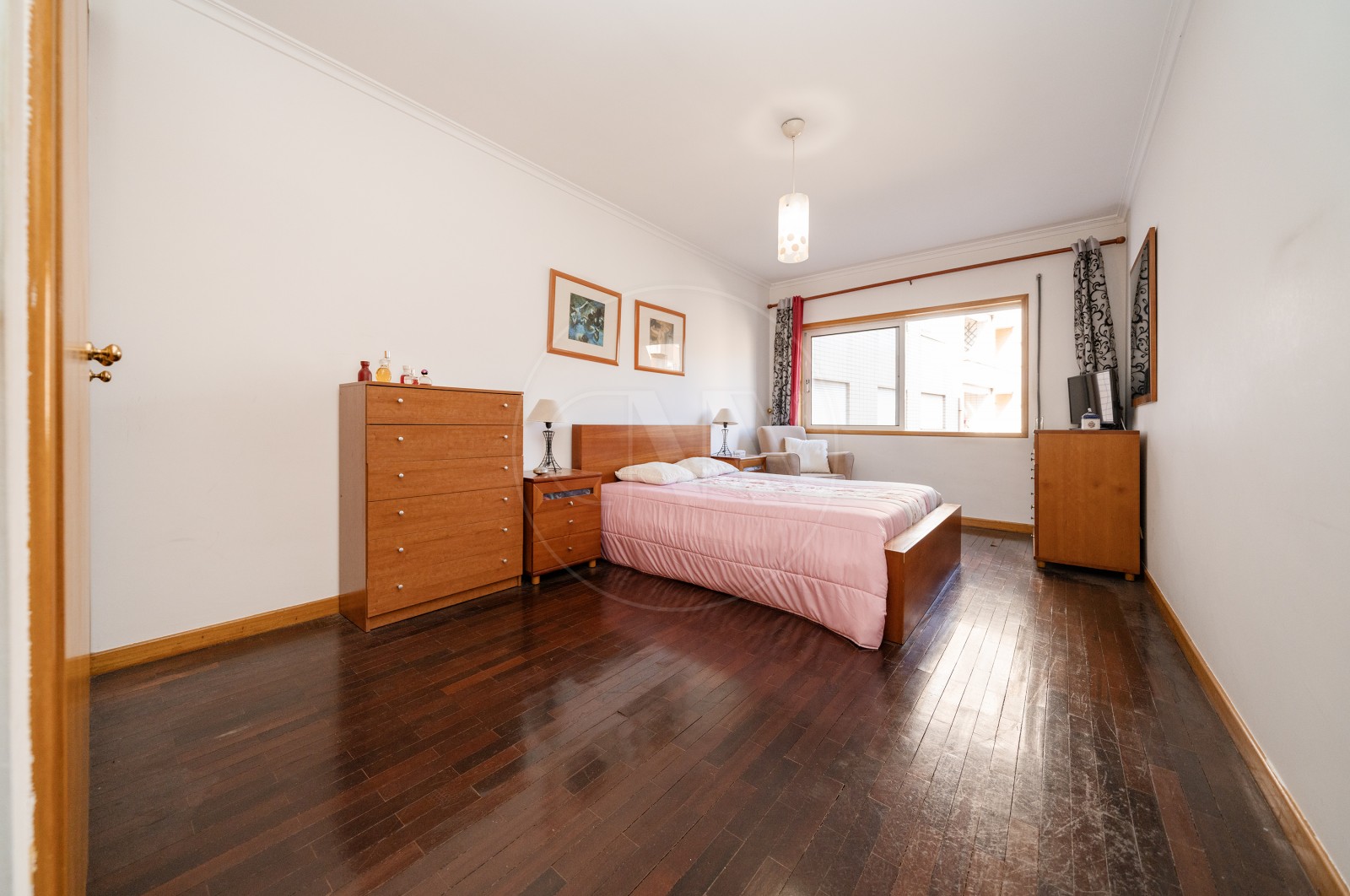 Apartamento T2 para Venda em Nogueira, Fraião e Lamaçães, Braga, Braga - Suite (Imagem 1)