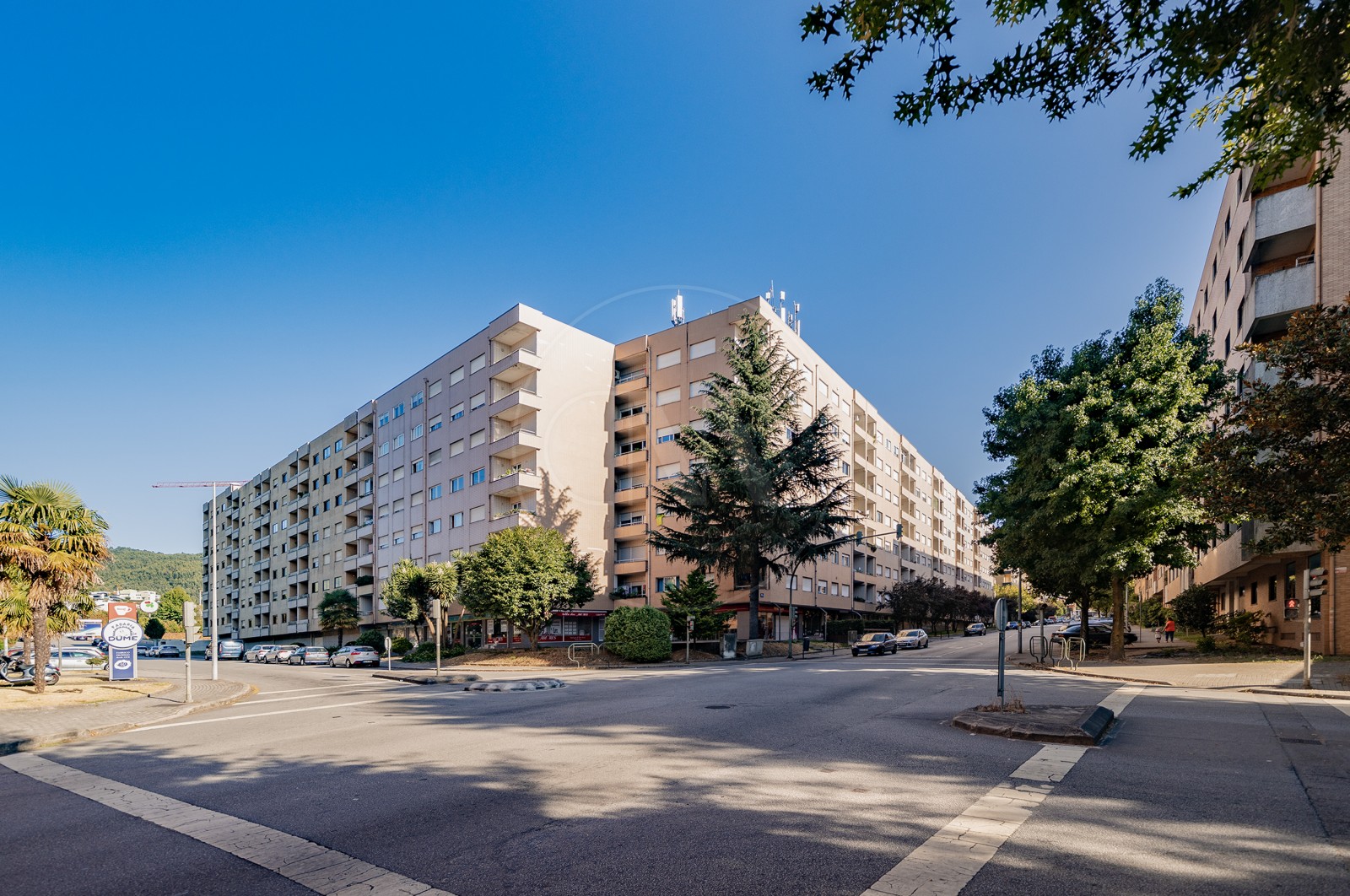 Apartamento T2 para Venda em Nogueira, Fraião e Lamaçães, Braga, Braga - Fachada (Imagem 1)