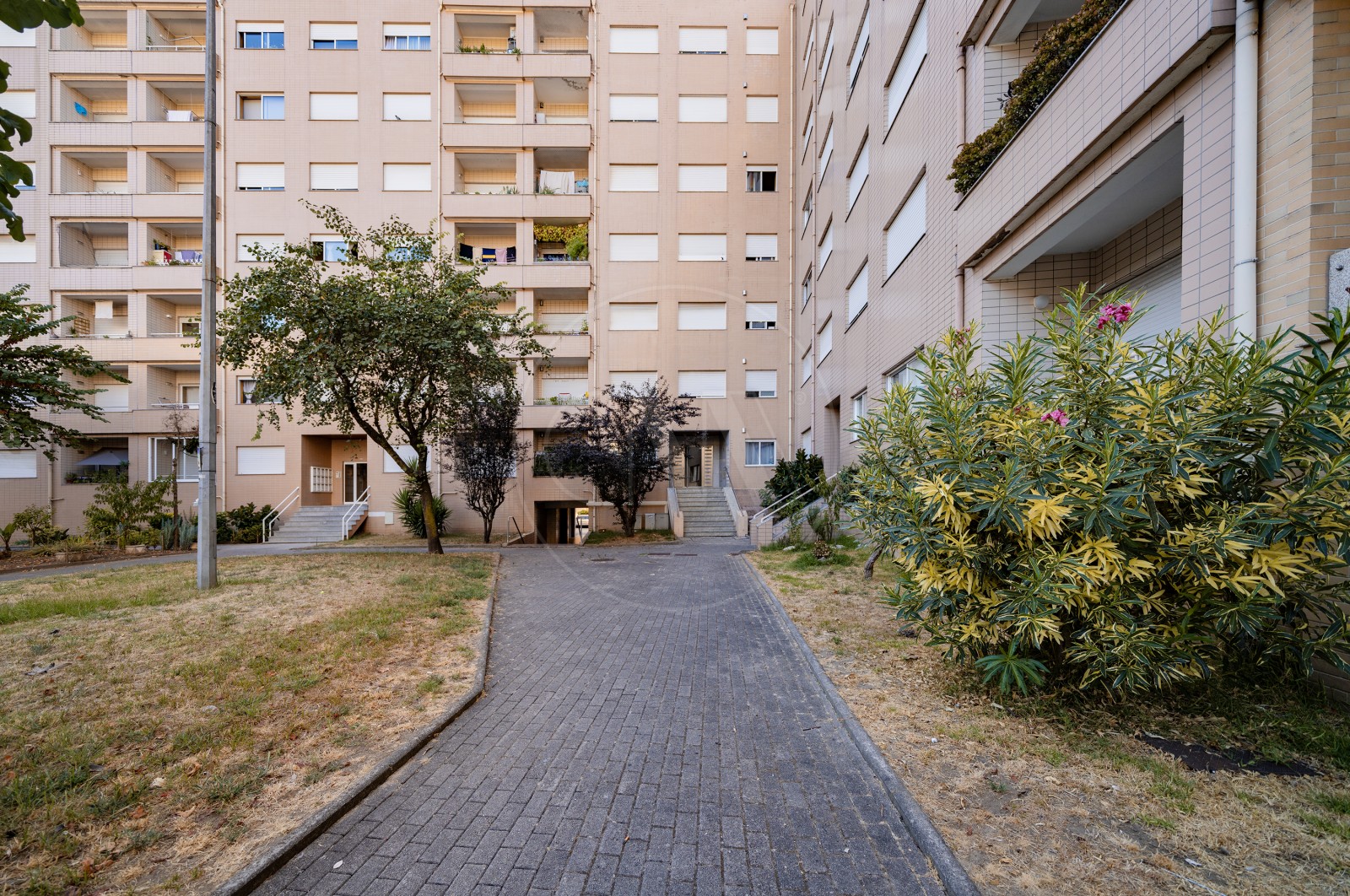Apartamento T2 para Venda em Nogueira, Fraião e Lamaçães, Braga, Braga - Fachada (Imagem 3)