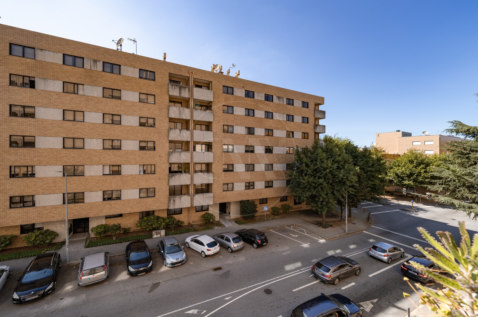 Apartamento T2 para Venda em Nogueira, Fraião e Lamaçães, Braga, Braga - Vistas (Imagem 1)