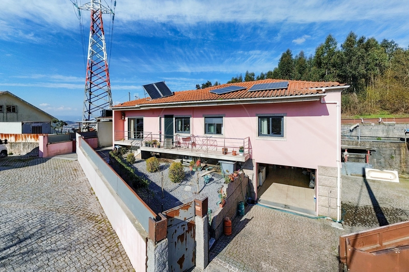 Moradia T2 para Venda em Escudeiros e Penso (Santo Estêvão e São Vicente), Braga, Braga - Fachada (Imagem 1)