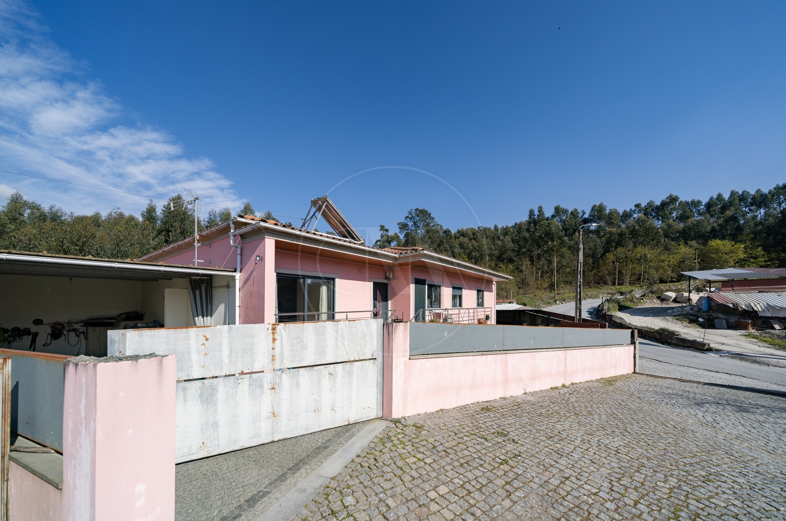 Moradia T2 para Venda em Escudeiros e Penso (Santo Estêvão e São Vicente), Braga, Braga - Fachada (Imagem 4)